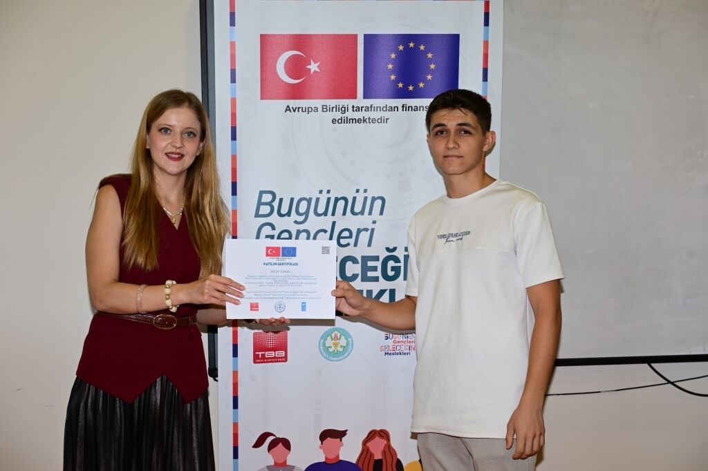 Manisa’da Genç Yazılımcılar Sertifikalarına Kavuştu (2)