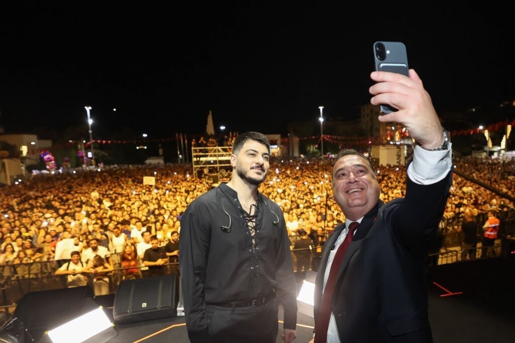 Manisa'da Kurtuluş Coşkusu Semicenk Konseriyle Zirve Yaptı! (2)