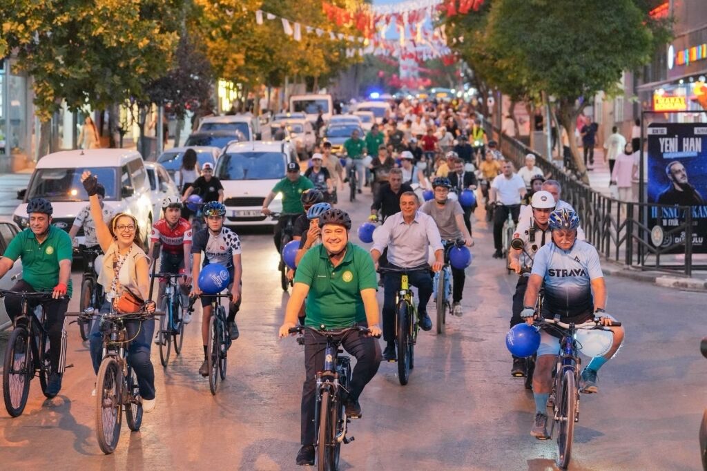 Manisa’da Pedallar Temiz Çevre Ve Sağlıklı Yaşam Için Çevrildi! (3)
