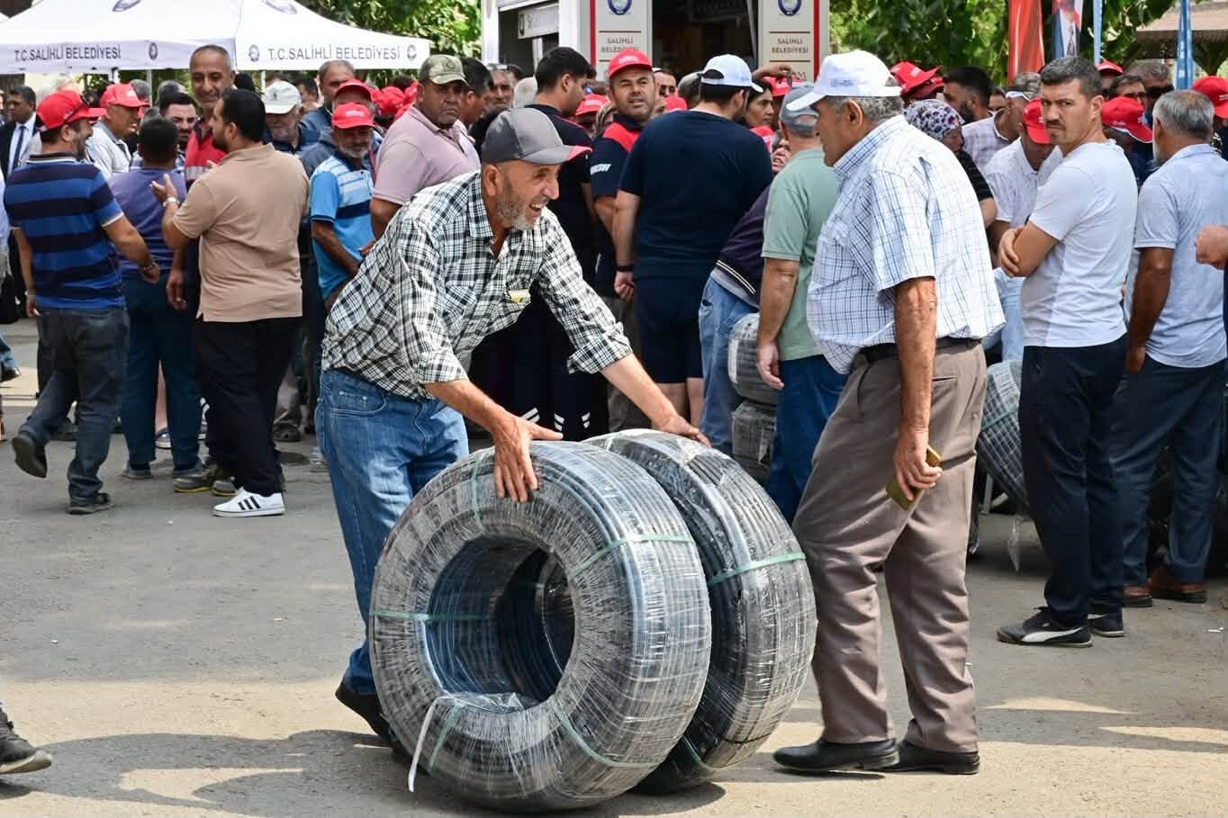 Manisalı Üreticiye Damlama Sulama Borusu Desteği! (2)