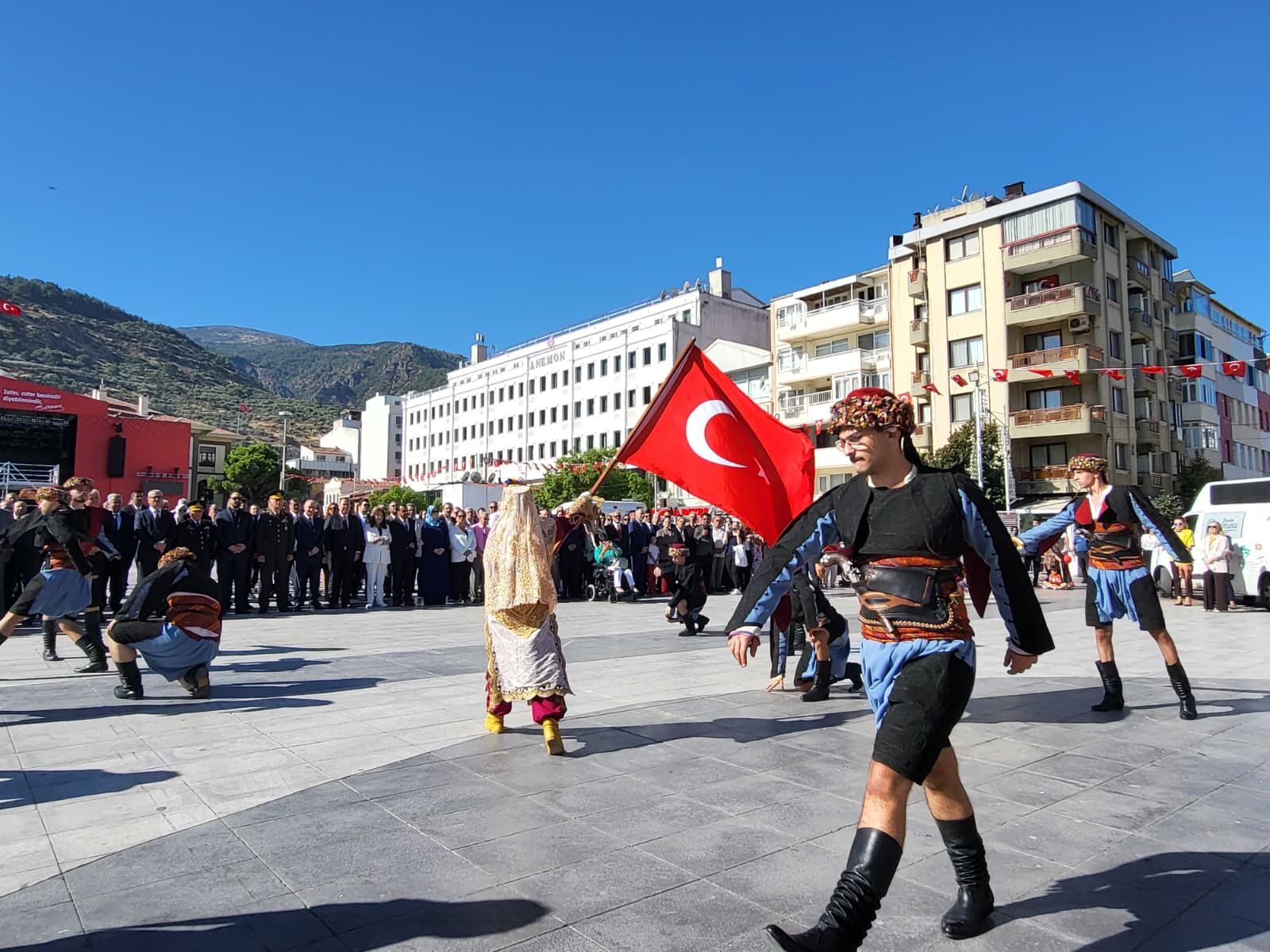 Manisa’nın Kurtuluşunun 104. Yılı Coşkuyla Kutlandı (6)