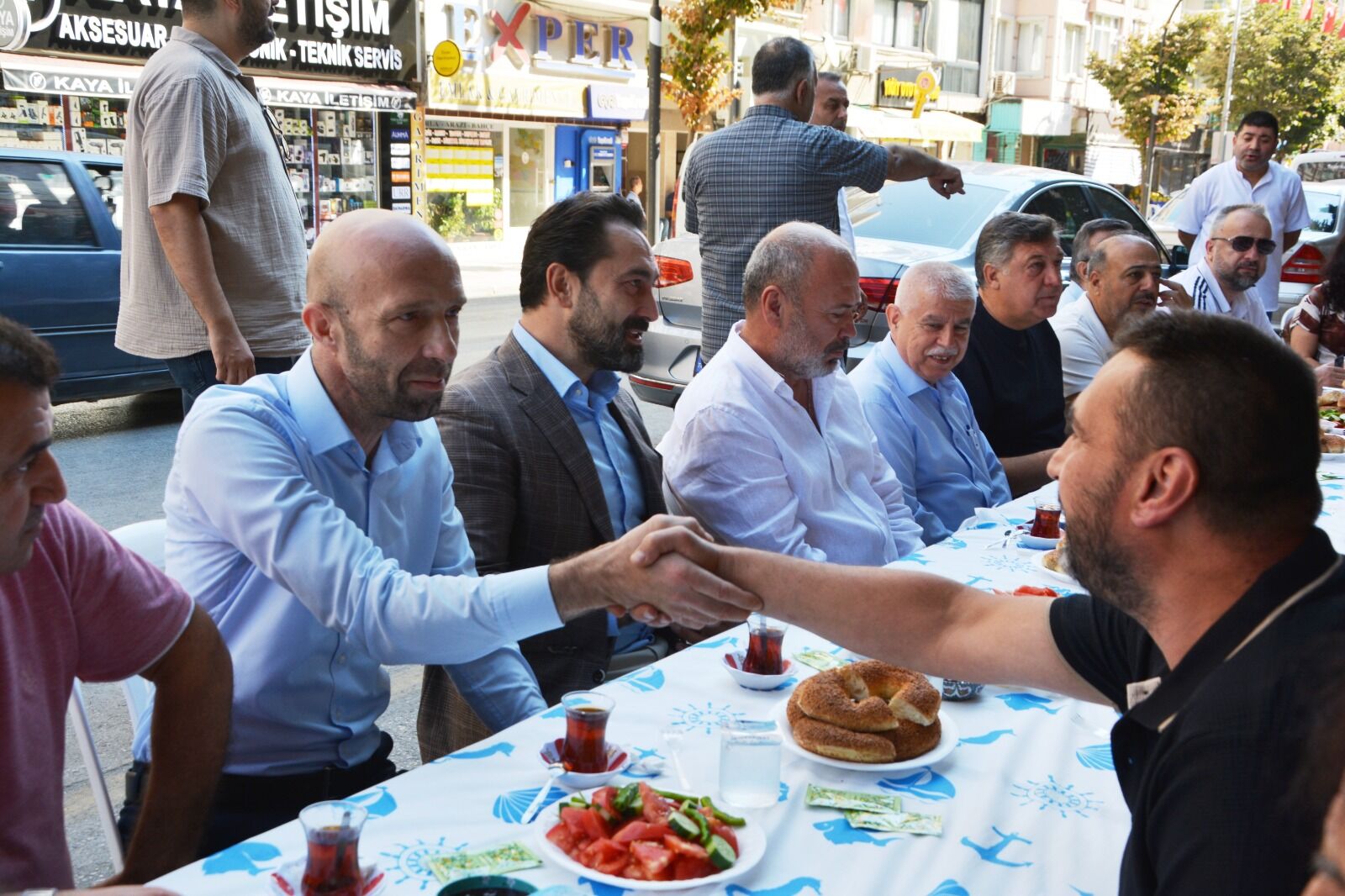 Mücahit Arınç, Manisa’da Esnaf Ve Vatandaşlarla Buluştu (3)