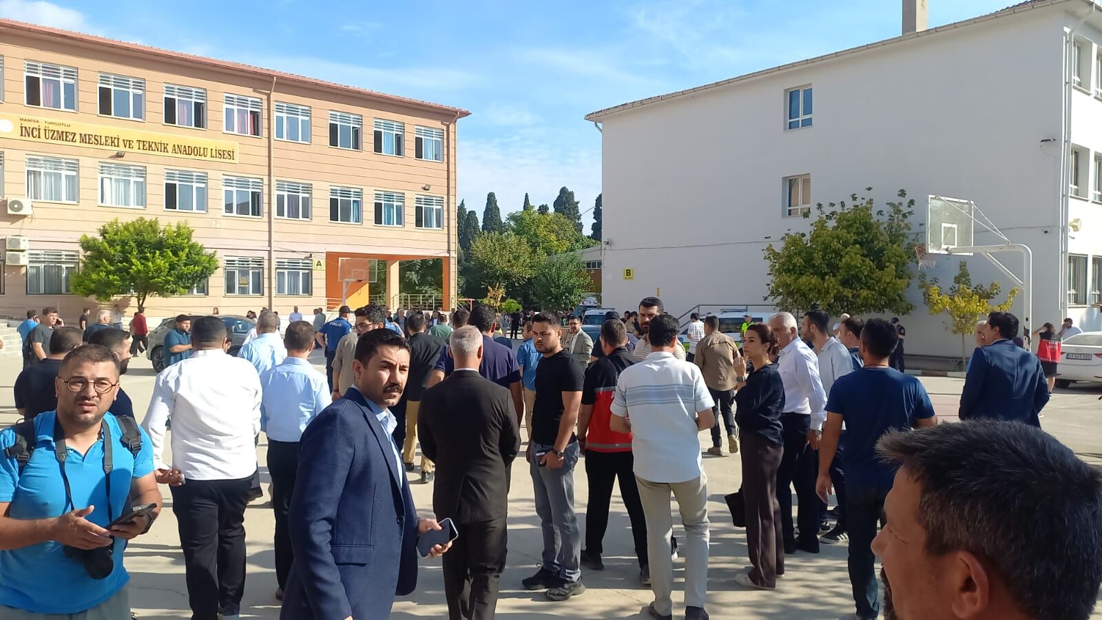 Okula Si̇lahli Saldiri (4)
