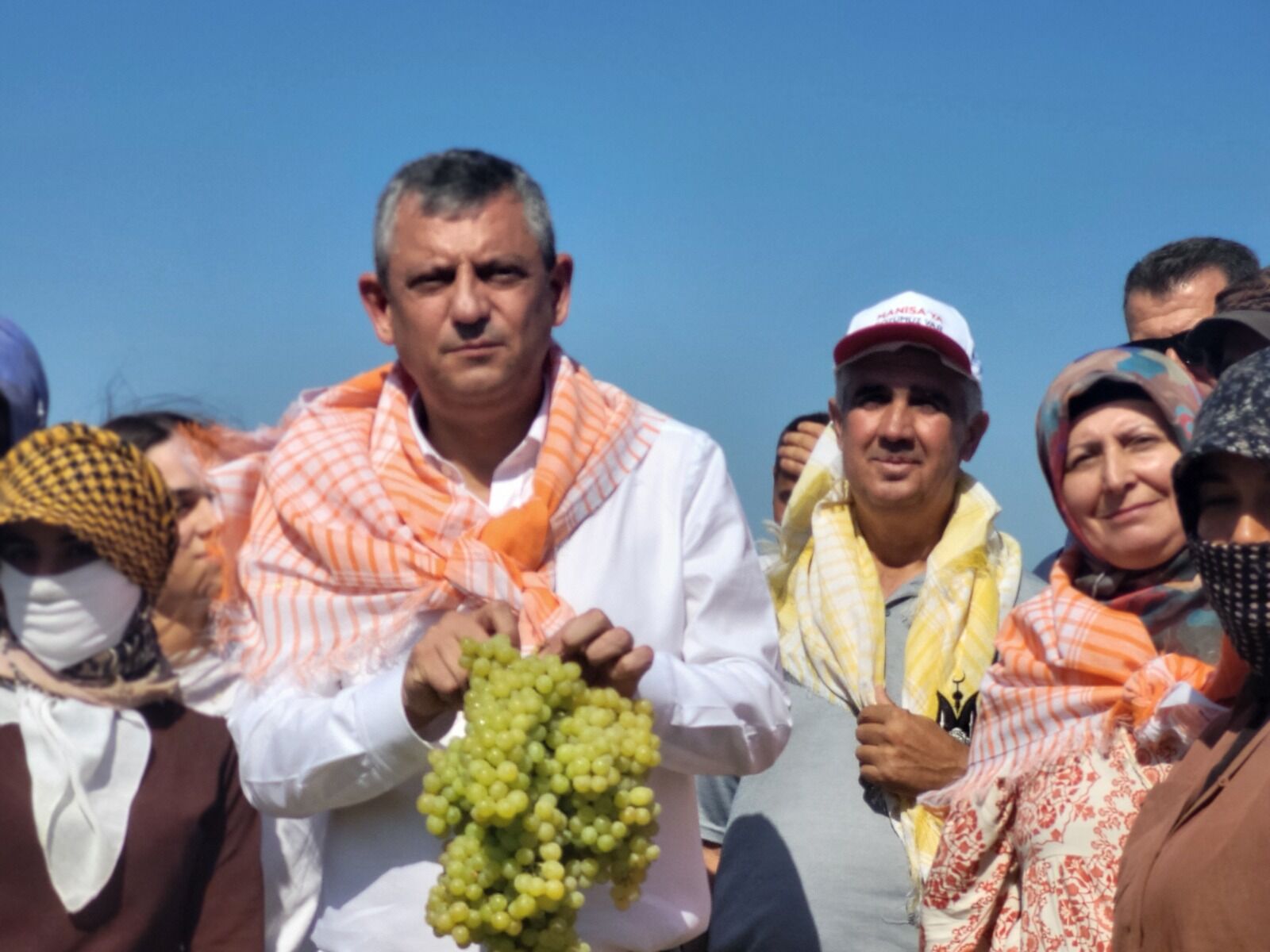 Özgür Özel’den Üzüm Üreticisine Destek Mesajı “Bu Sorunu Evelallah Biz Çözeriz” (4)