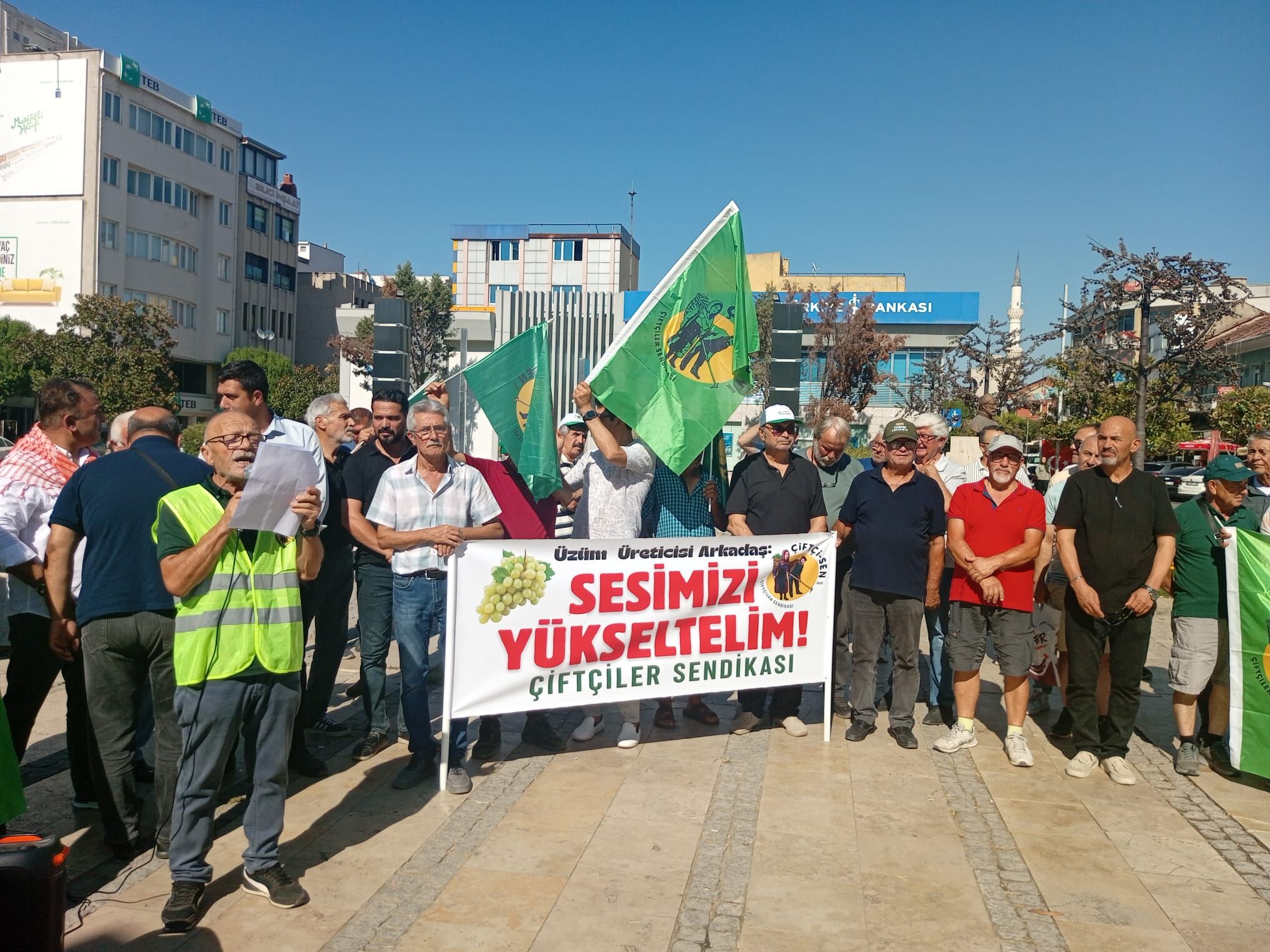 Salihli De Üzüm Üreticilerinin Sorunları Ve Fiyatları Ile Ilgili Basın Açıklaması (2)