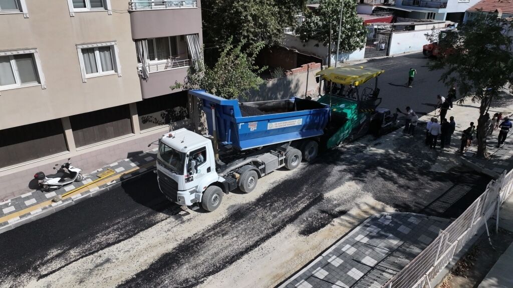 Salihli'de Çiçek Caddesi'nde Yollar Yenileniyor! (1)