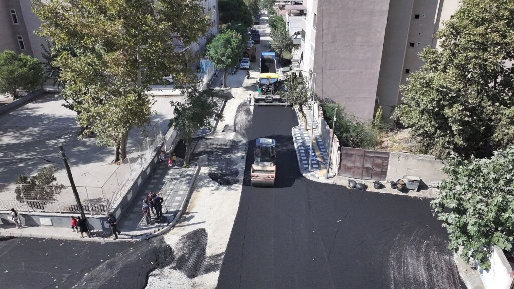Salihli'de Çiçek Caddesi'nde Yollar Yenileniyor! (2)