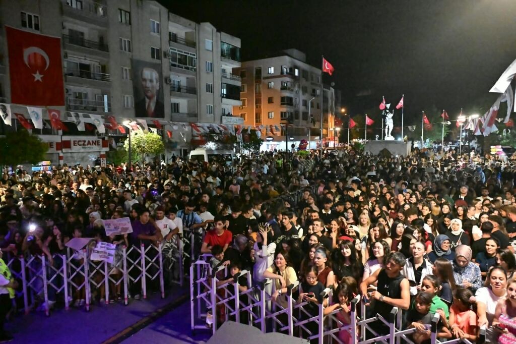 Saruhanlı’da Kurtuluş Coşkusu Yüksek Sadakat Konseriyle Zirve Yaptı! (4)
