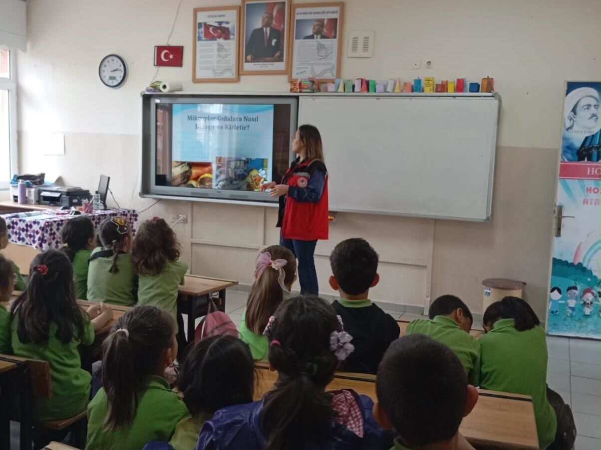 Manisa'da öğrencilere gıda kaybı ve israfı anlatıldı