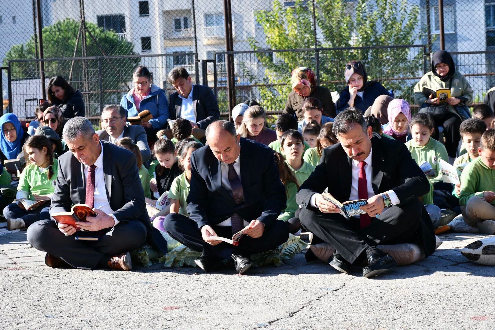 Manisa'da kitap okuma etkinliği düzenlendi
