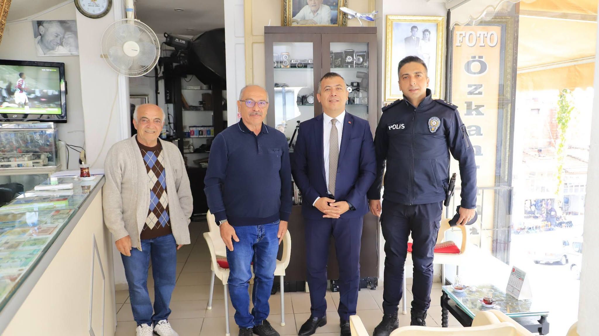 Demirci Kaymakamı Bayram esnaf ziyaretlerini sürdürüyor!