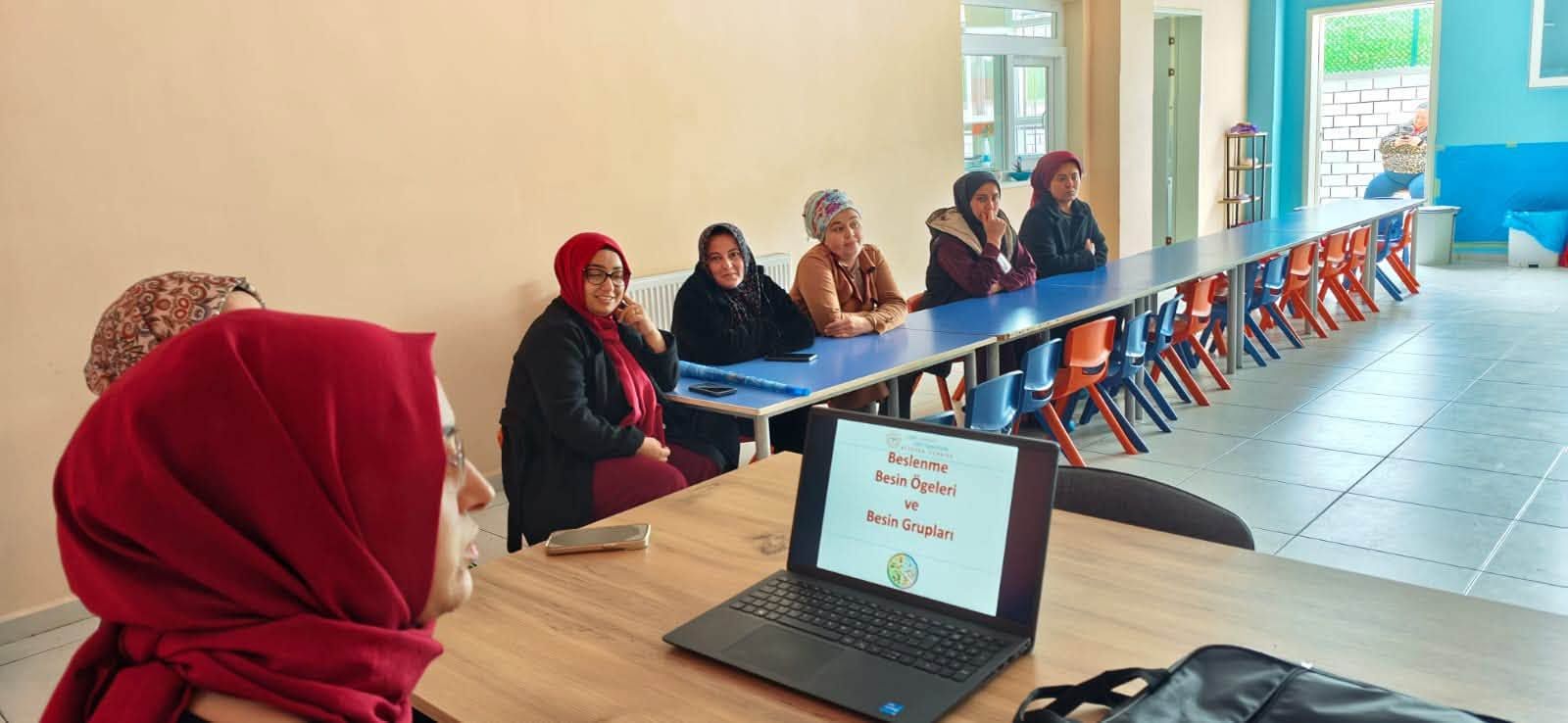Turgutlu’da velilere sağlıklı beslenme eğitimi verildi