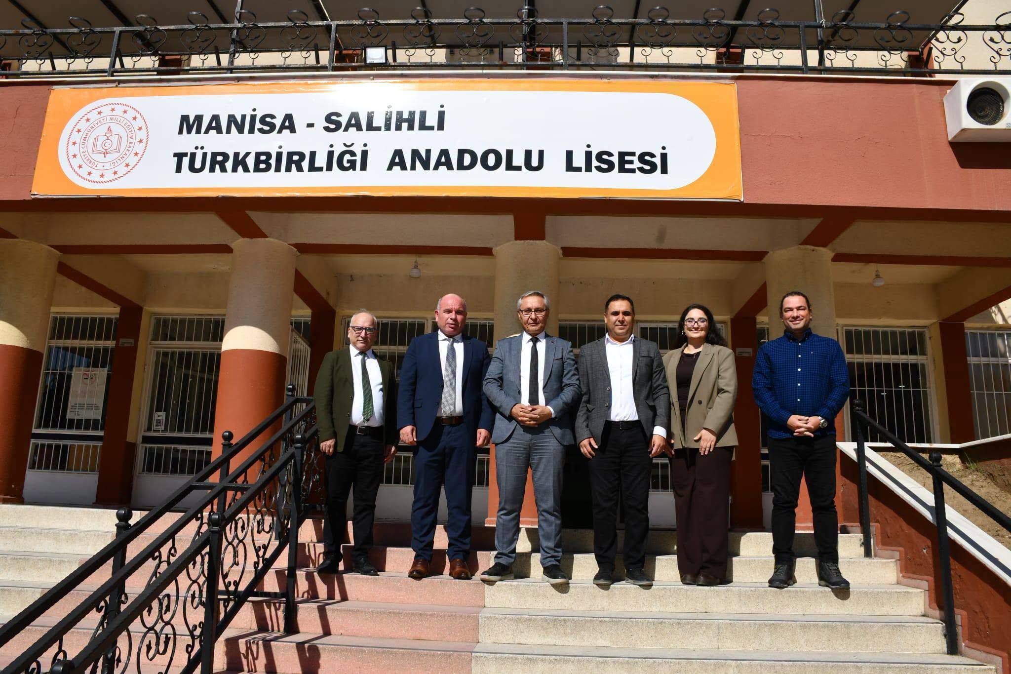 Salihli’de öğretmenlere robotik ve yapay zeka eğitimi!-1