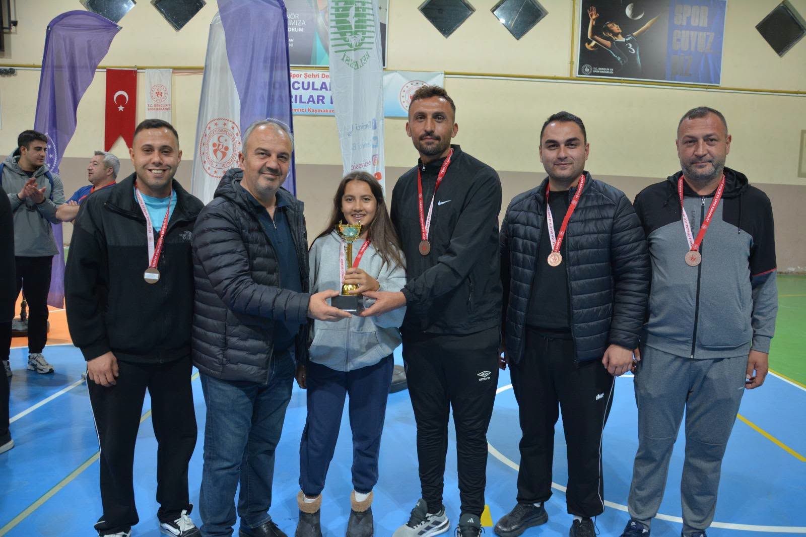 Demirci’de Cumhuriyet coşkusu voleybol turnuvasıyla taçlandı