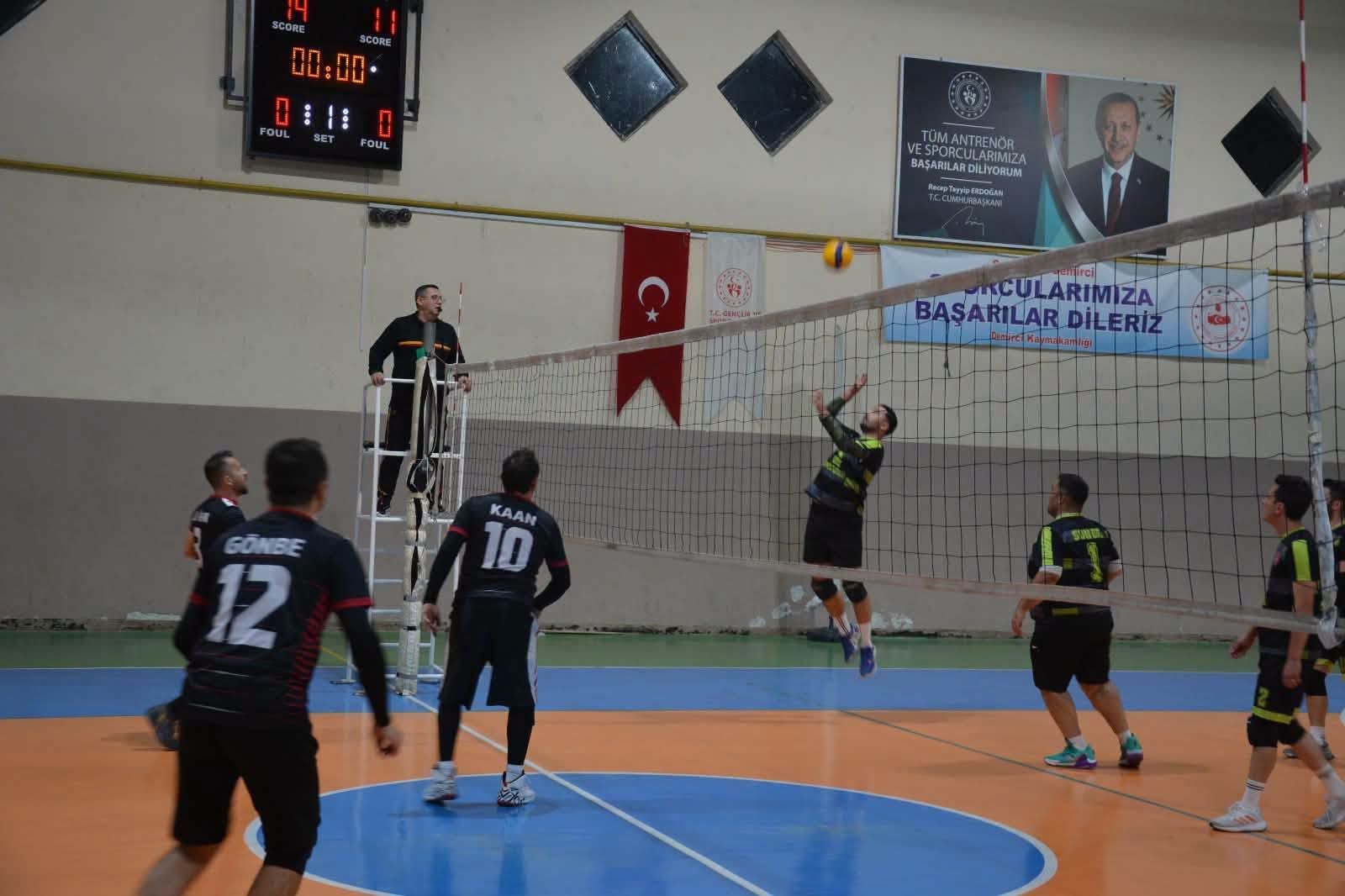 Demirci’de Cumhuriyet coşkusu voleybol turnuvasıyla taçlandı
