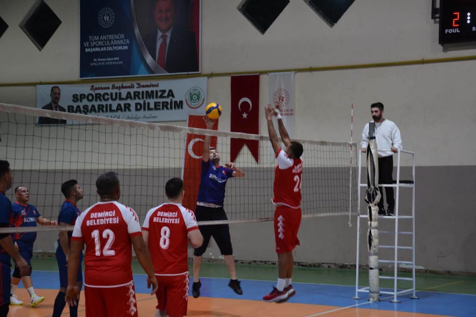 Demirci’de Cumhuriyet coşkusu voleybol turnuvasıyla taçlandı