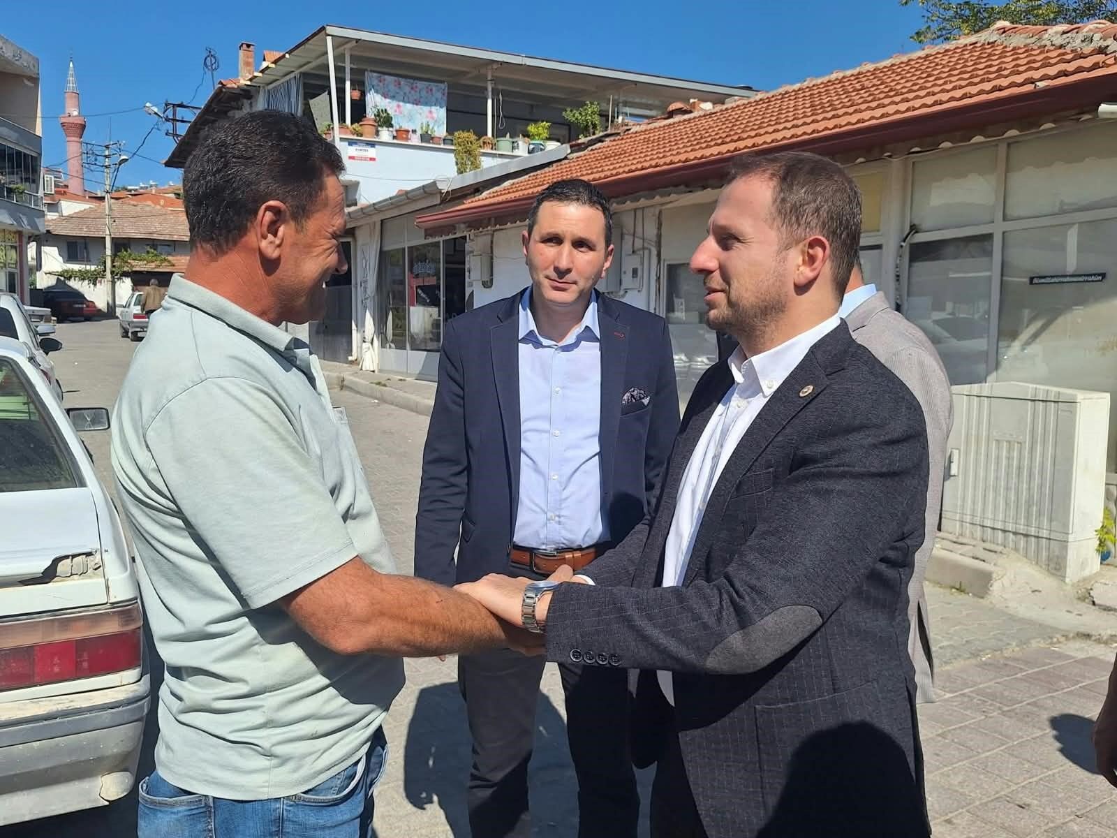 AK Parti Bursa Milletvekili Ahmet Kılıç, Manisa'da esnafı ziyaret etti-.1