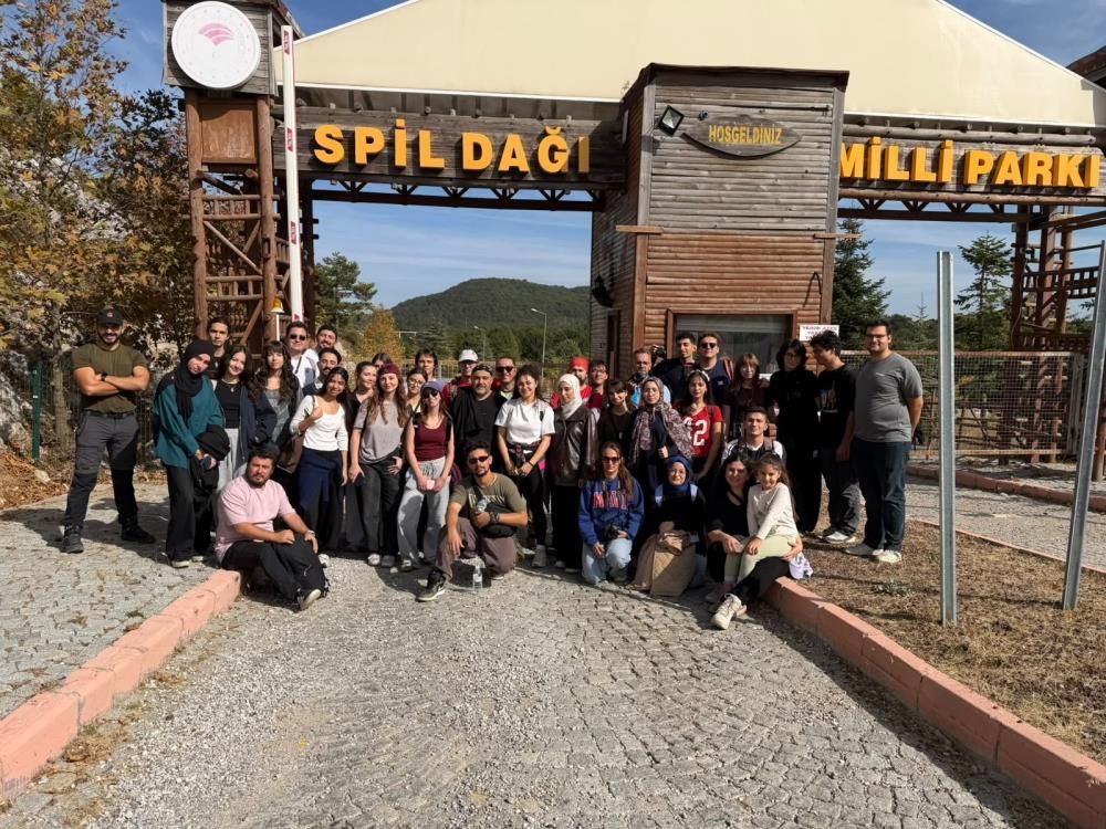 Spil Dağı'nın güzelliklerini kadraja taşıdılar