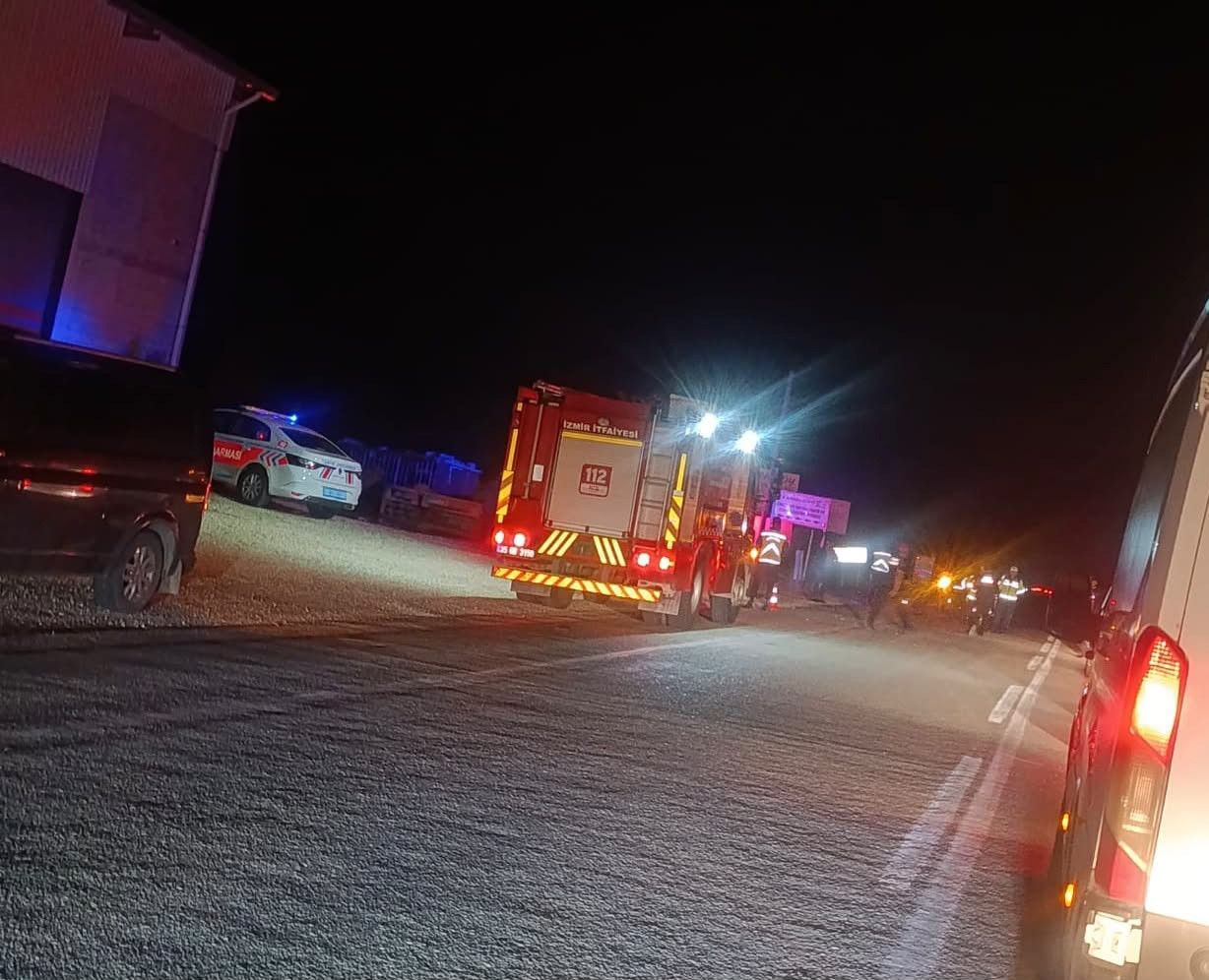 İzmir'de feci kaza: Karı-koca hayatını kaybetti-.12-1