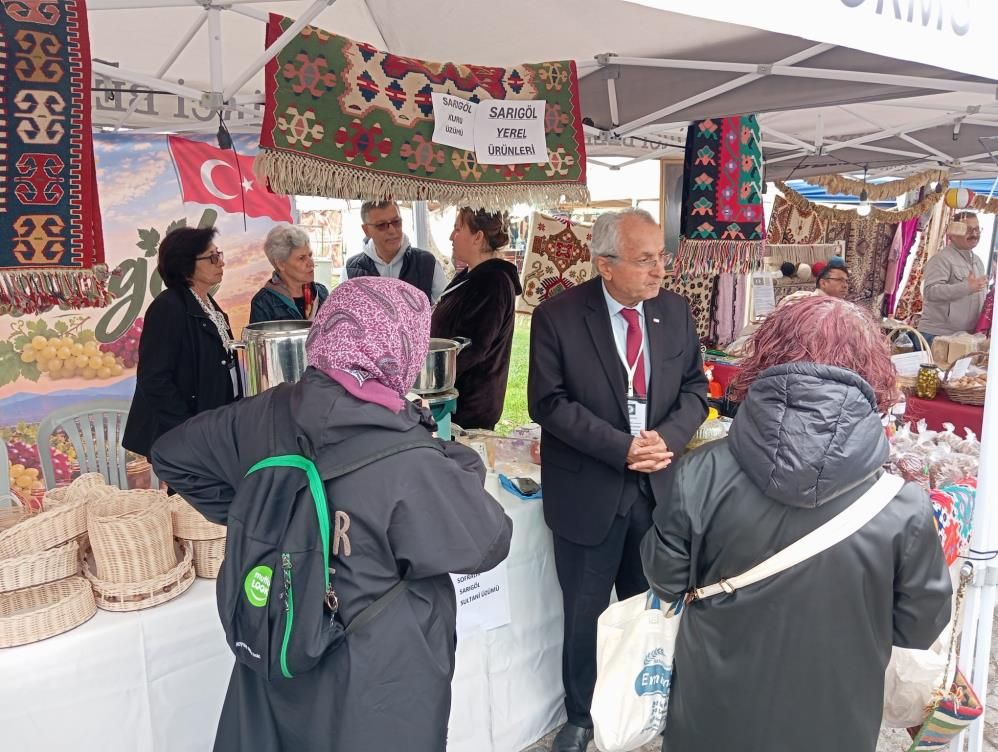 Sarıgöl’ün yöresel lezzetleri İzmir fuarında ilgi gördü!-1