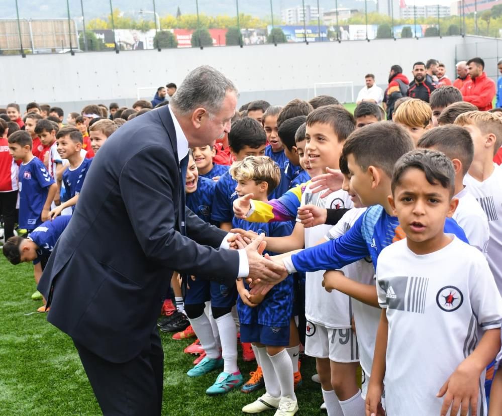 Yunusemre’de 29 Ekim coşkusu sahaya taşındı!
