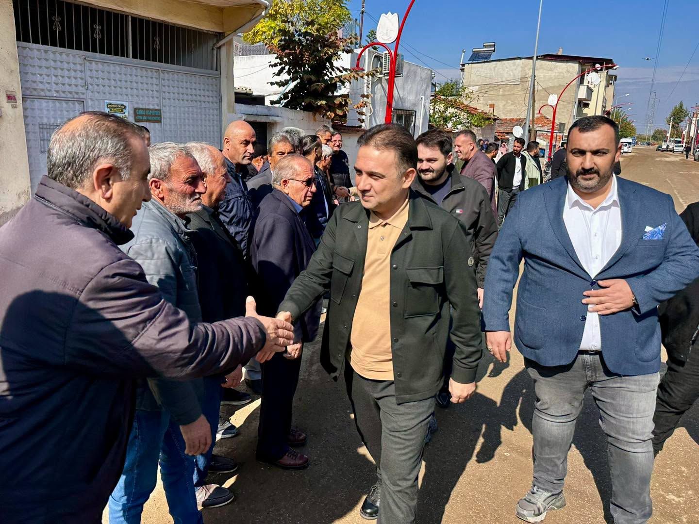 Ak Parti Manisa Milletvekili Murat Baybatur, Yunusemre Ilçesine Bağlı Spil Mahallesi'nde Doğal Gaz Çalışmalarının Başlayacağını Müjdeledi. Mahalle Sakinleriyle Bir Araya Gelen Baybatur, Yeni Hizmetin Hanelere Konfor Get (3)