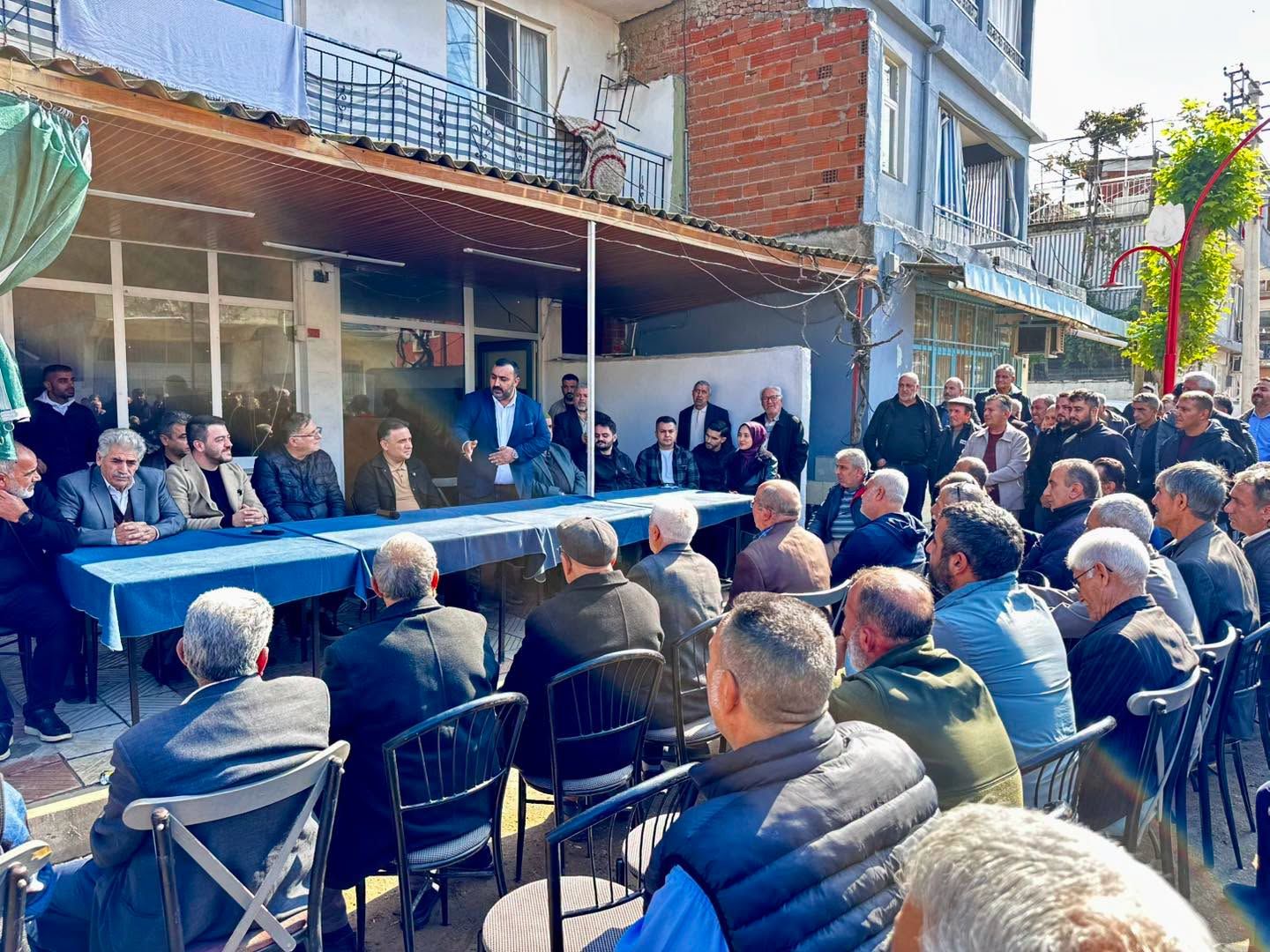 Ak Parti Manisa Milletvekili Murat Baybatur, Yunusemre Ilçesine Bağlı Spil Mahallesi'nde Doğal Gaz Çalışmalarının Başlayacağını Müjdeledi. Mahalle Sakinleriyle Bir Araya Gelen Baybatur, Yeni Hizmetin Hanelere Konfor Get