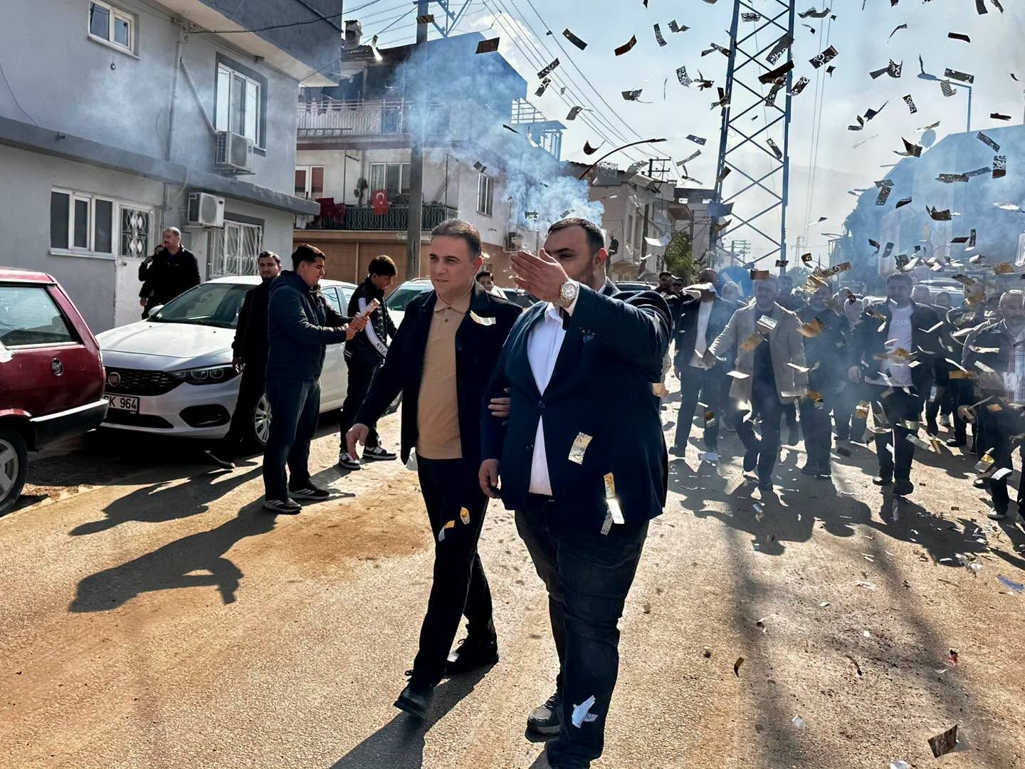 Ak Parti Manisa Milletvekili Murat Baybatur, Yunusemre Ilçesine Bağlı Spil Mahallesi'nde Doğal Gaz Çalışmalarının Başlayacağını Müjdeledi. Mahalle Sakinleriyle Bir Araya Gelen Baybatur, Yeni Hizmetin Hanelere Konfor Getir (1)
