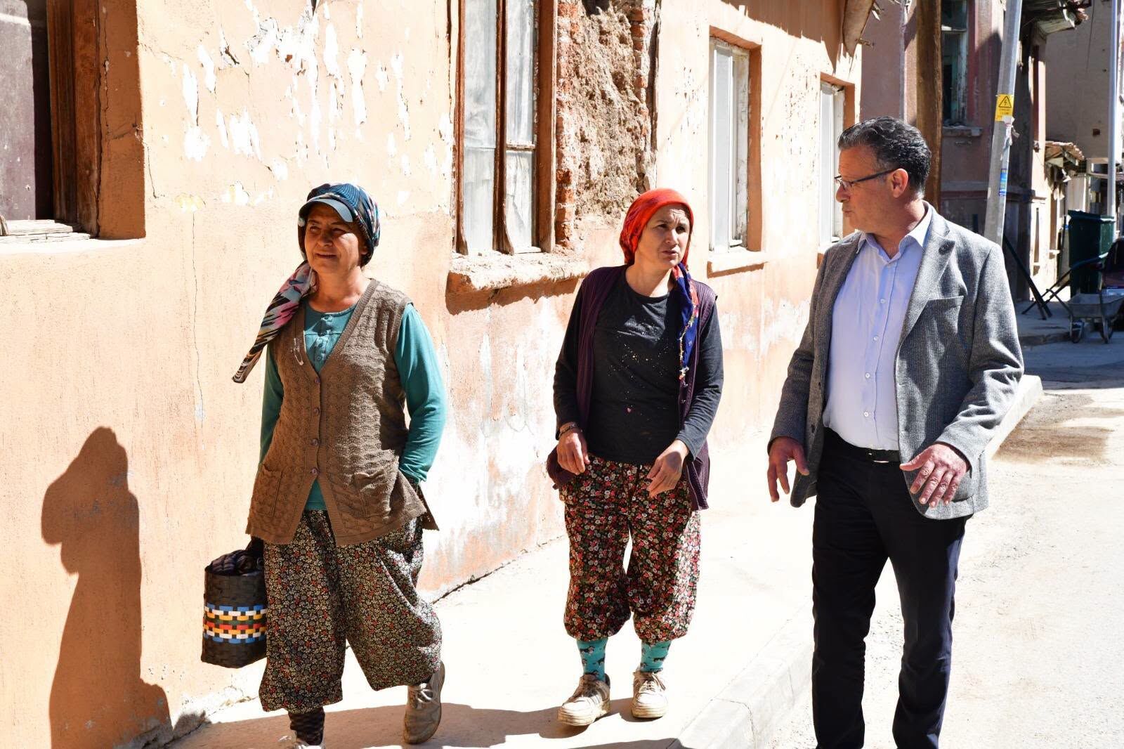 Başkan Öküzcüoğlu'ndan Sahada Yoğun Mesai (3)