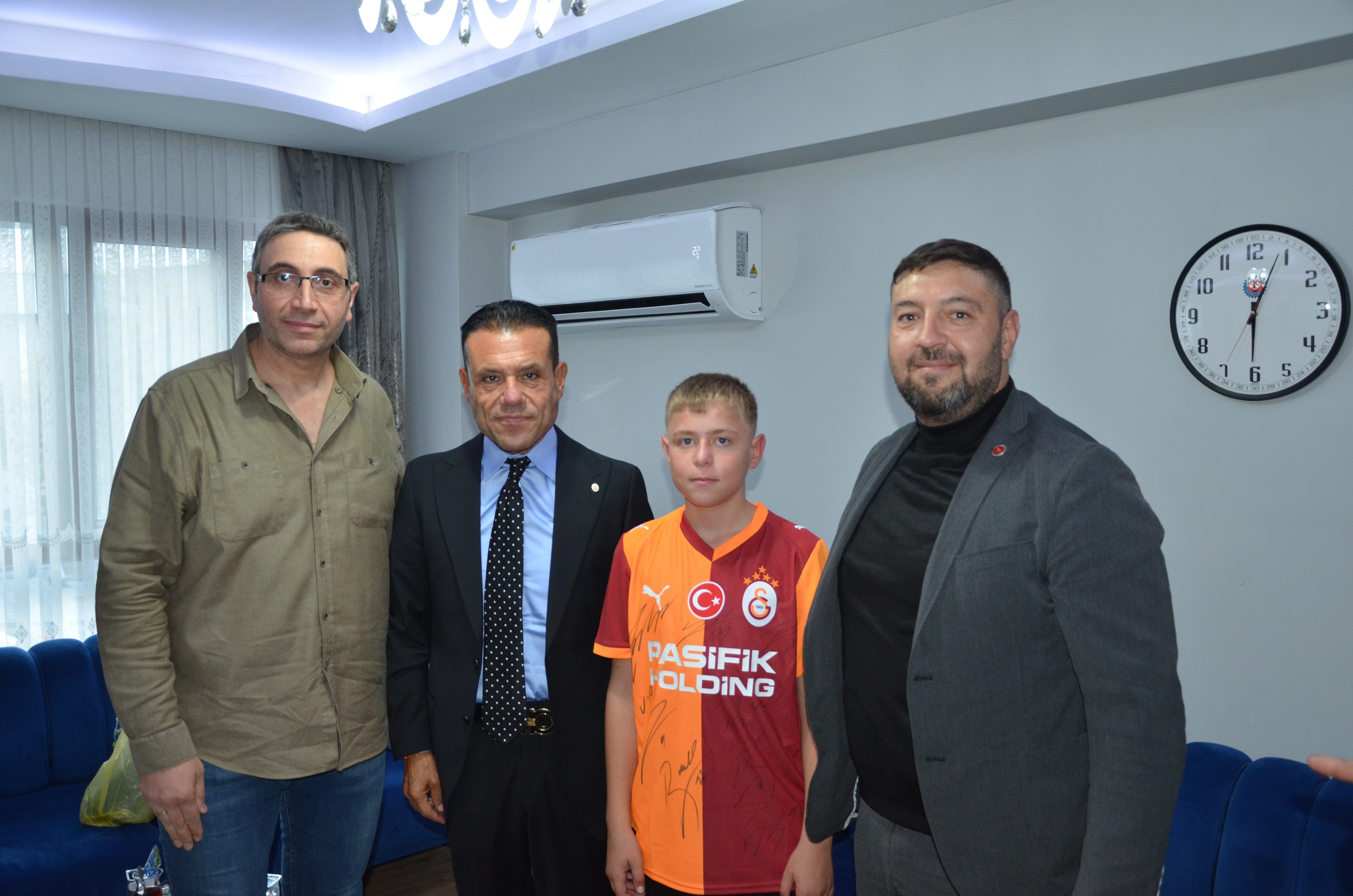Dinçer Azaphan Kırkağaç'ta Yaşar'la Buluştu (1)