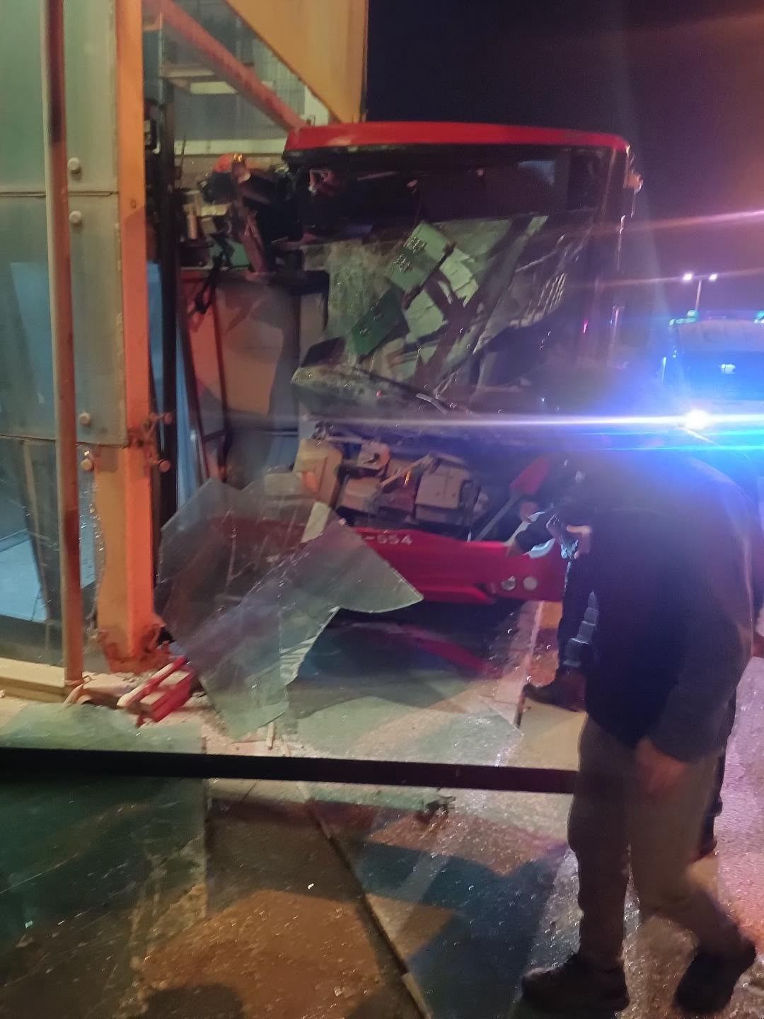 Ego Otobüsü Üst Geçit Asansörüne Çarptı Çok Sayıda Yaralı (2)