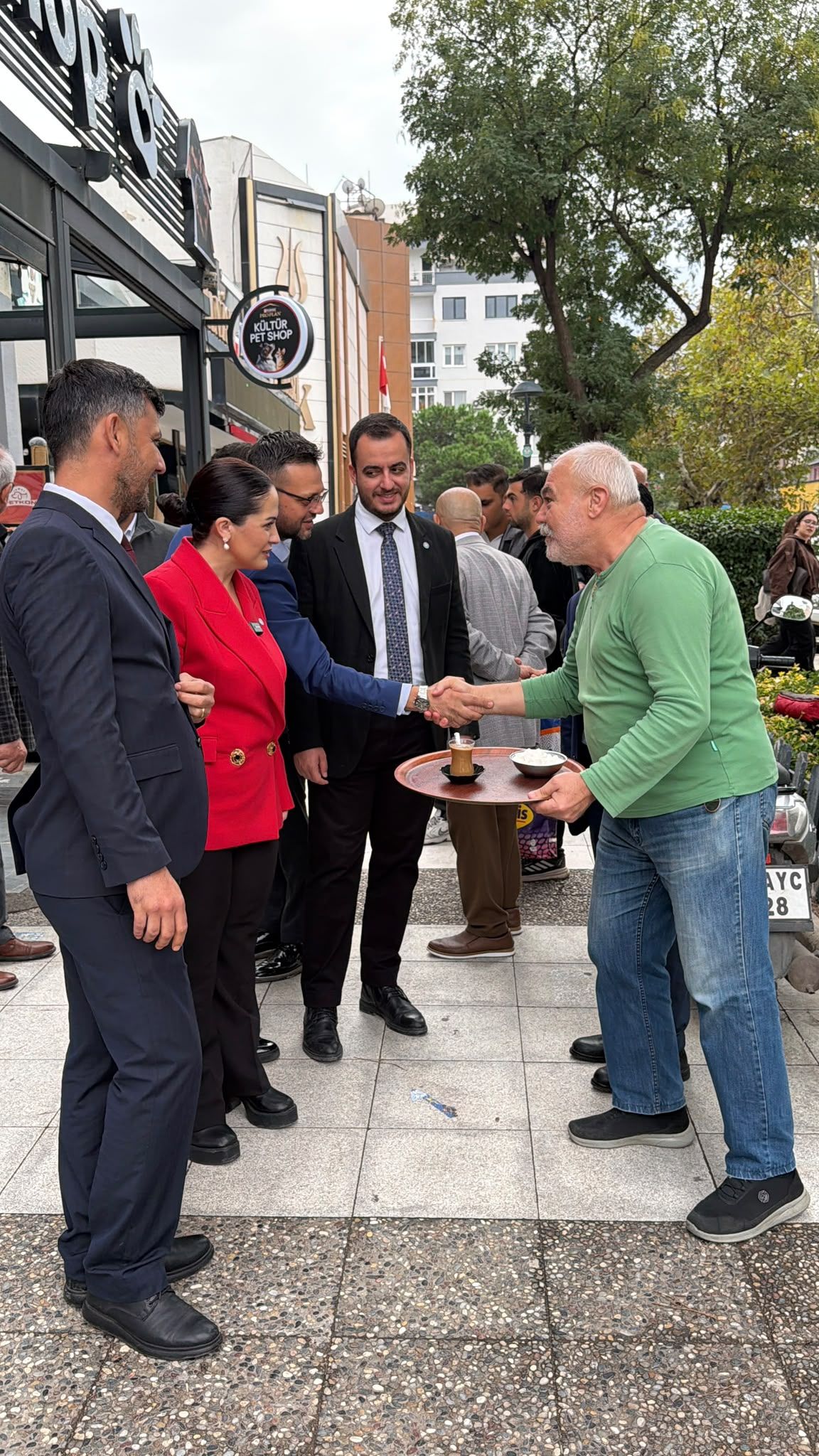 Gözde Aytaç, Esnafın Cumhuriyet Bayramını Kutladı (3)