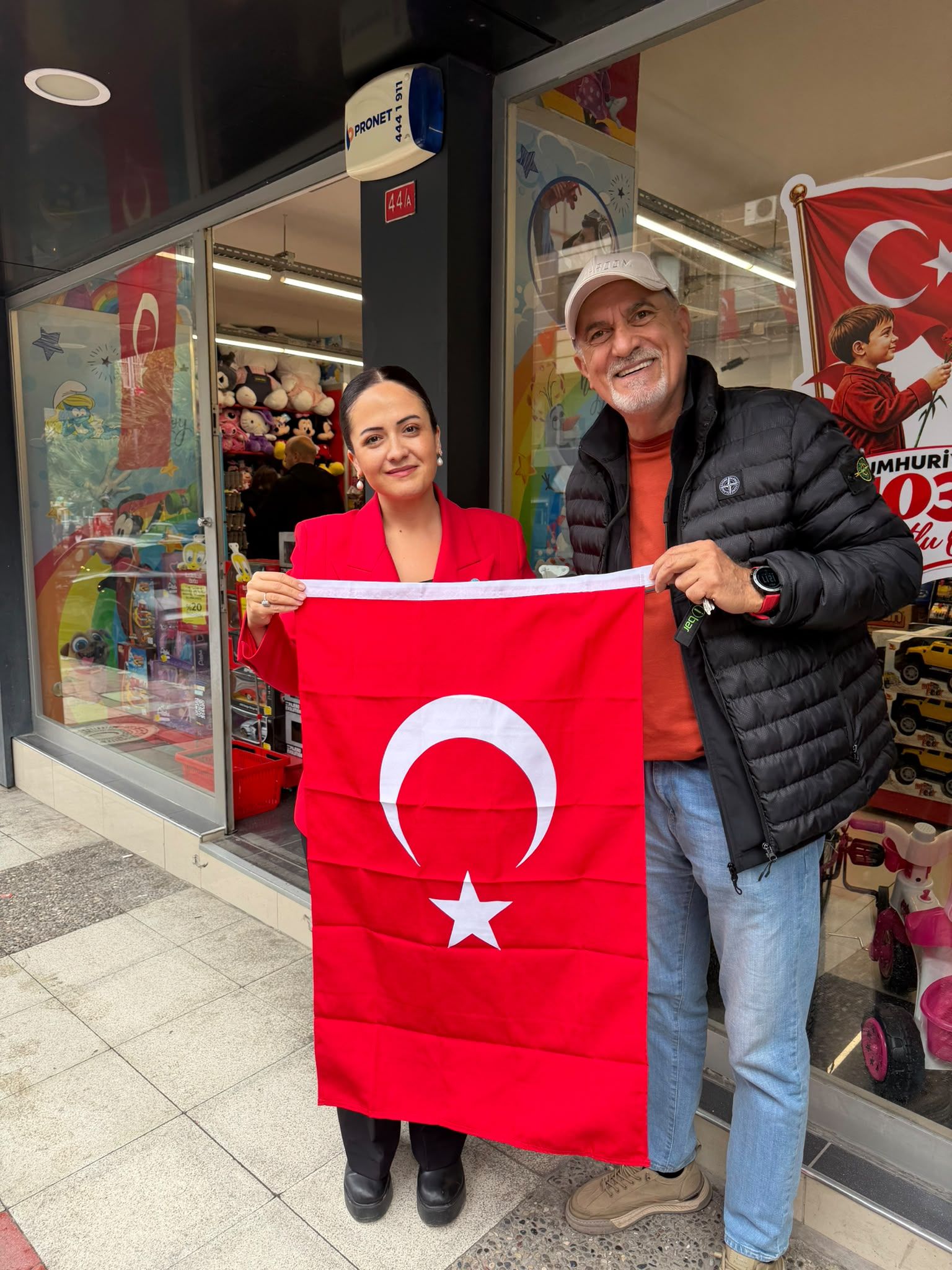 Gözde Aytaç, Esnafın Cumhuriyet Bayramını Kutladı (4)