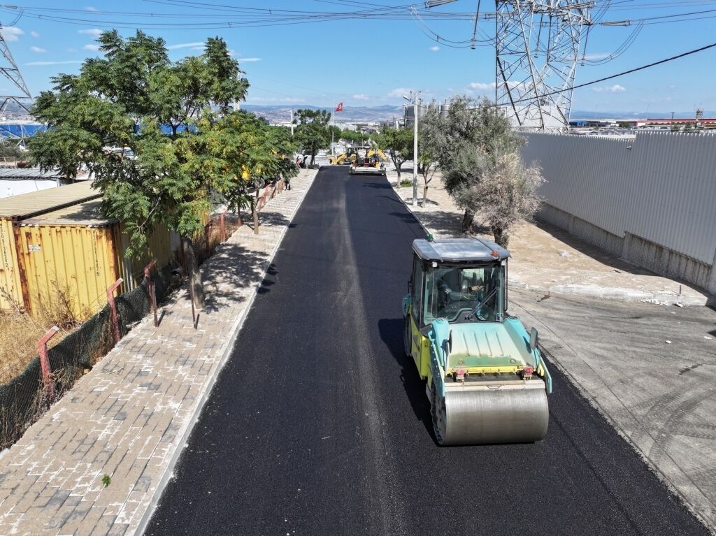 Manisa'da 2 kilometrelik yol yenilendi!-.1