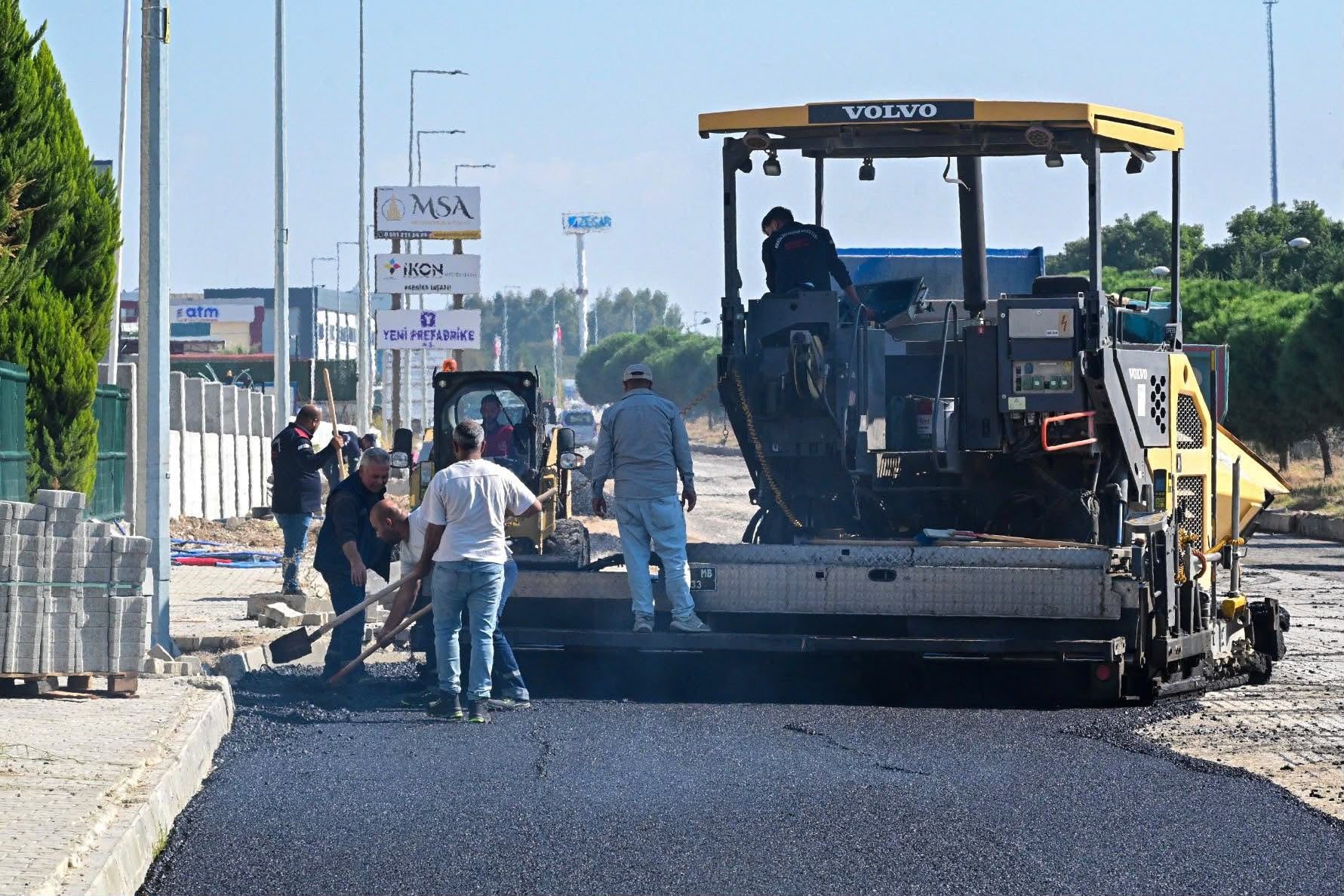 İki Sanayi Bölgesini Birleştiren Eski Menemen Yolu’nda Asfalt Seferberliği! (2)