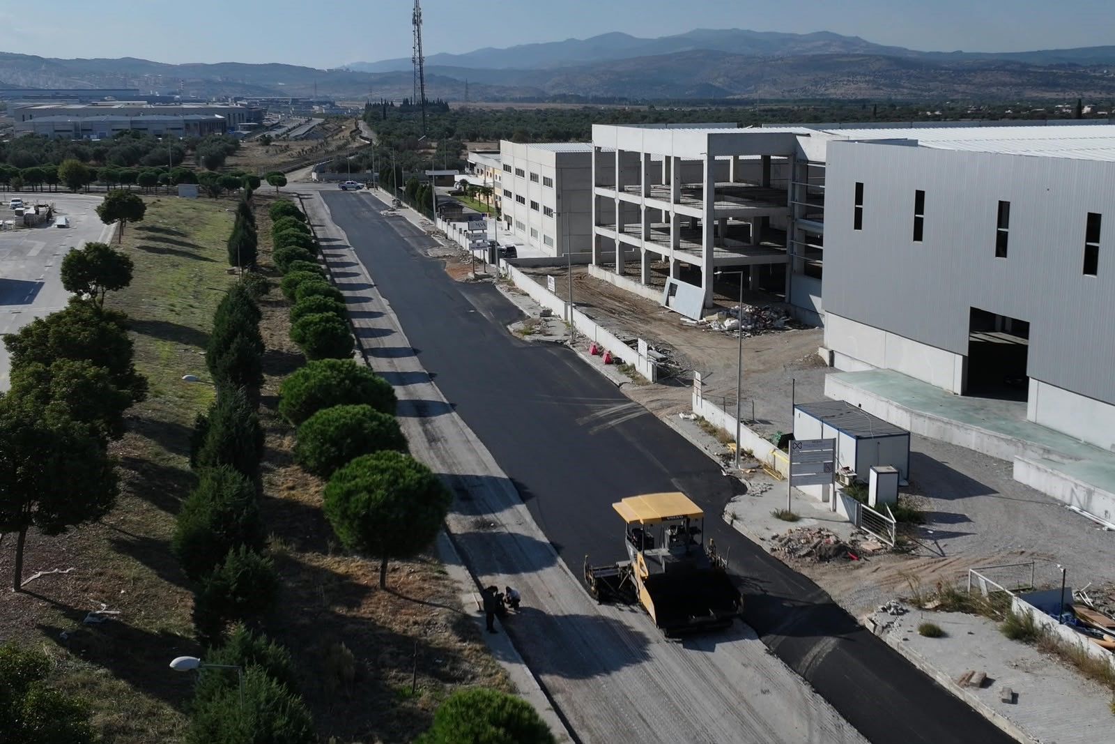 İki Sanayi Bölgesini Birleştiren Eski Menemen Yolu’nda Asfalt Seferberliği! (3)