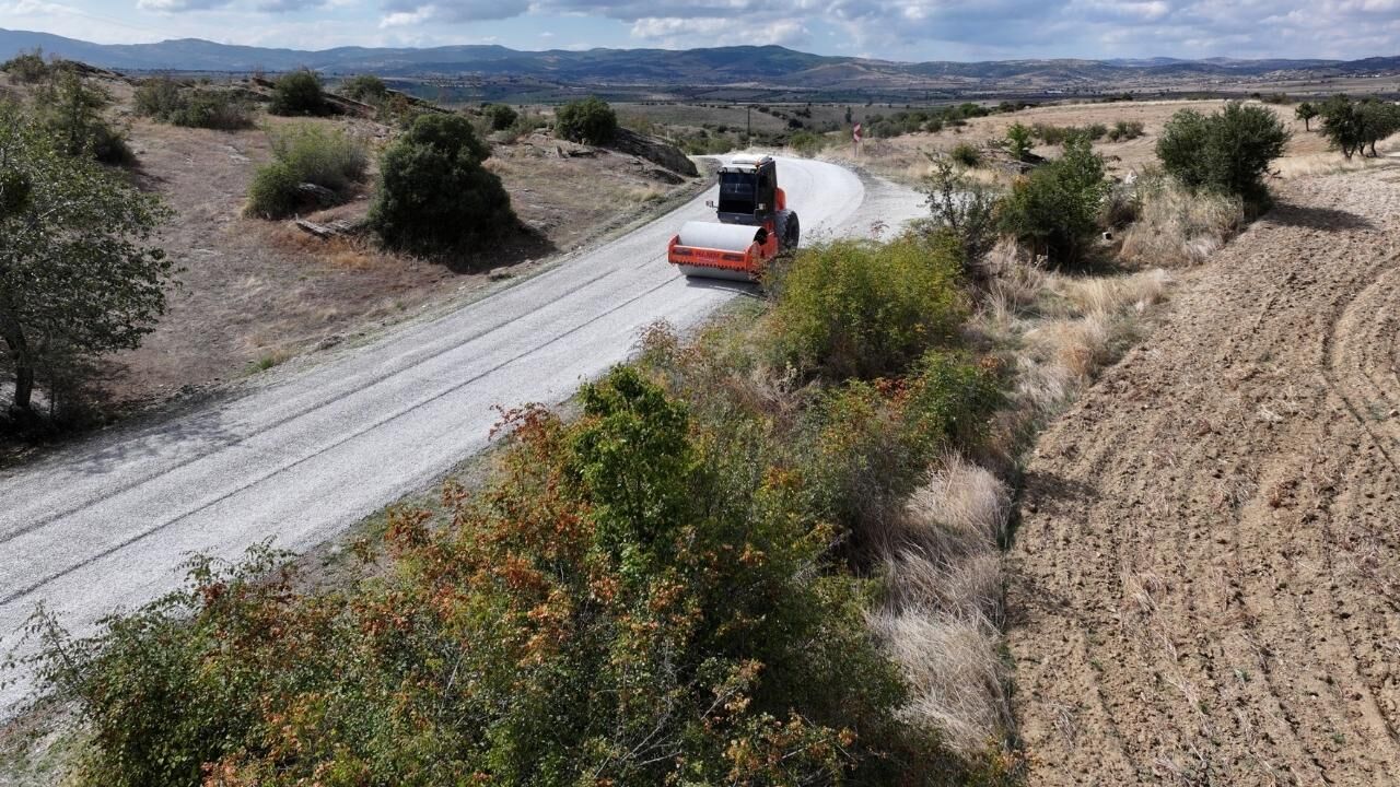 İlçede 35 Kilometrelik Yolda Asfalt Çalışması Büyük Kısmı Tamamlandı .1