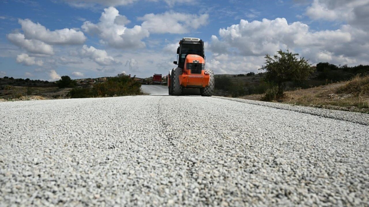 İlçede 35 Kilometrelik Yolda Asfalt Çalışması Büyük Kısmı Tamamlandı .2