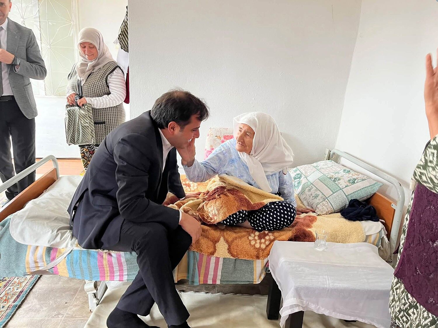 Kula Kaymakamı Altuntaş’tan Vefa Ziyareti (5)