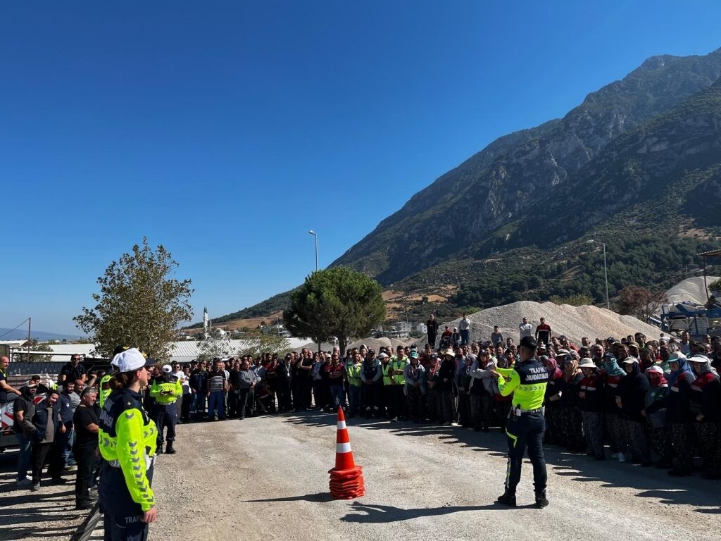 Manisa Büyükşehir Personeline Jandarmadan Güvenlik Eğitimi! (1)