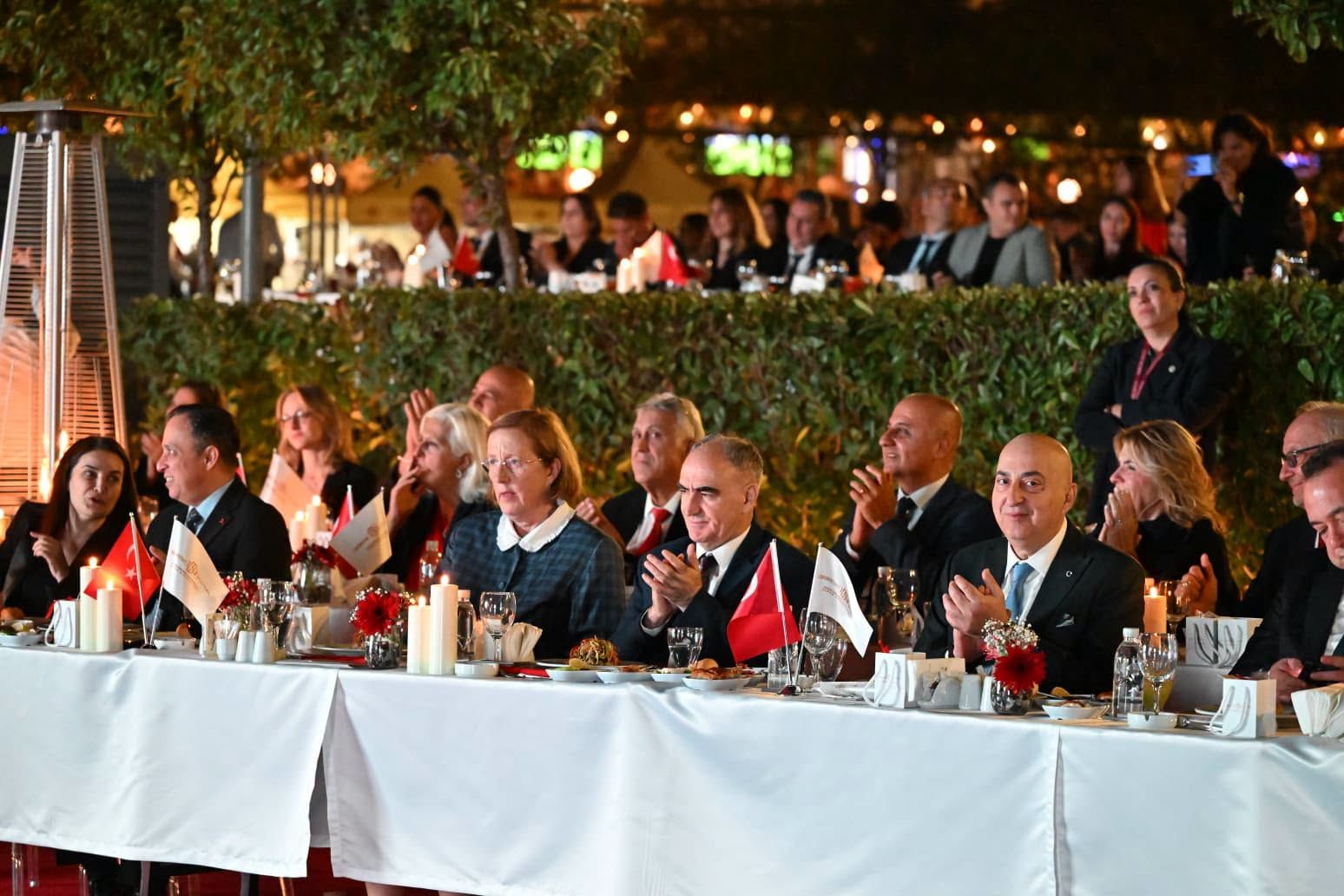 Manisa Osb’de Cumhuriyet Coşkusu! Hakan Aysev Sahne Aldı (2)
