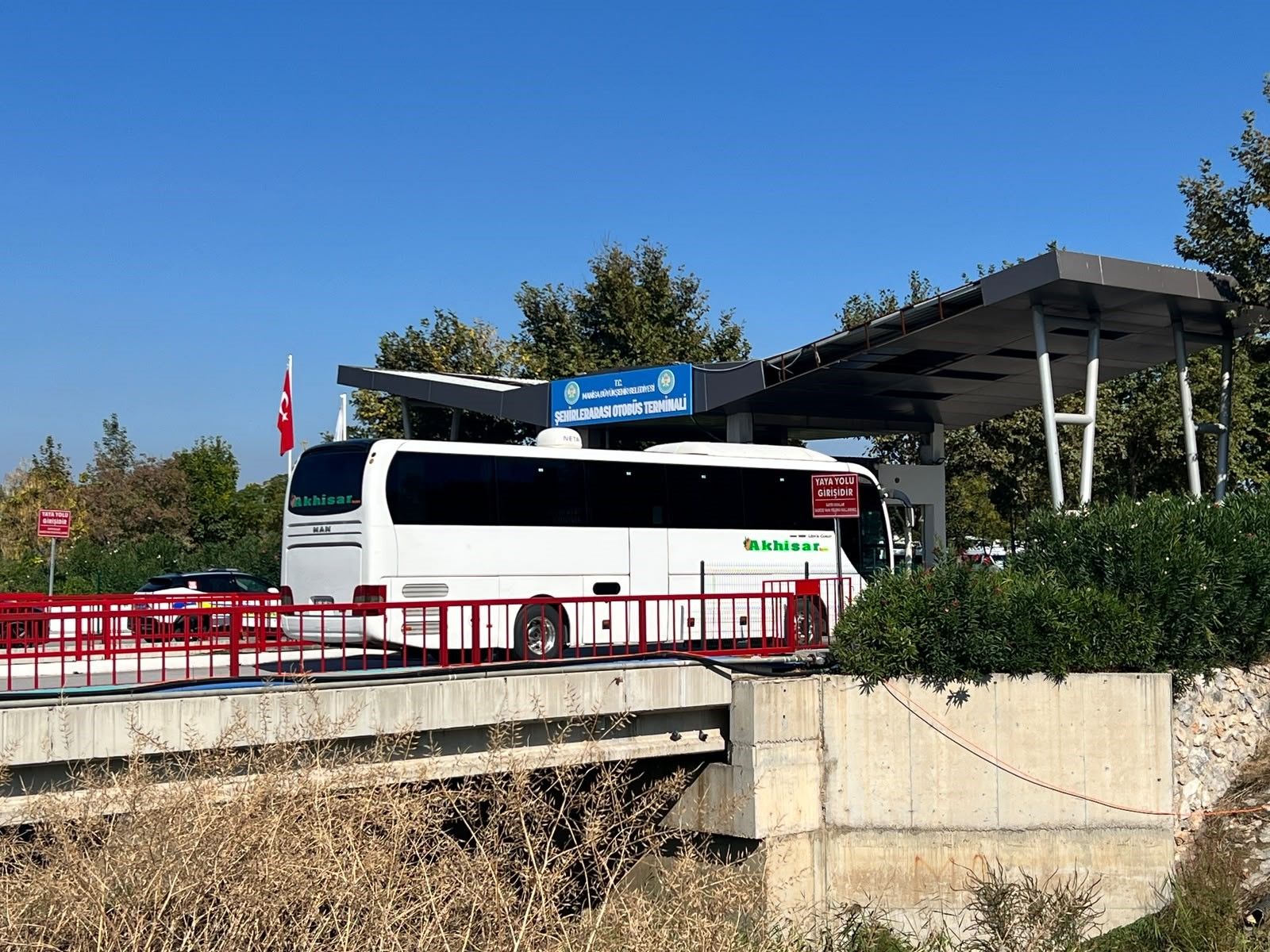 Manisa Otogarı'nda Tahliye Krizi Tatlıya Bağlandı (3)
