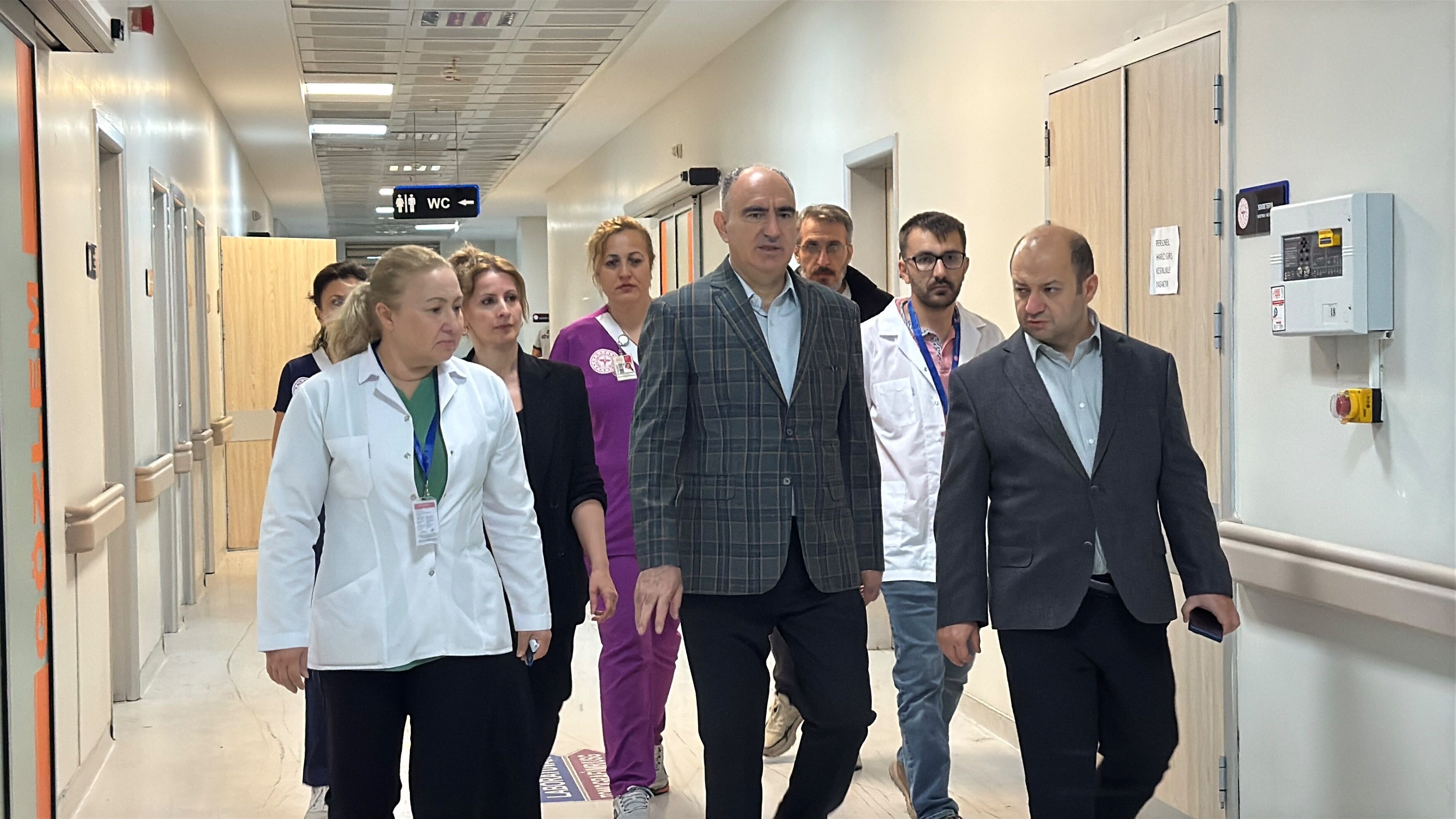 Manisa Valisi Özkan'dan Yaralılara Ziyaret (1)