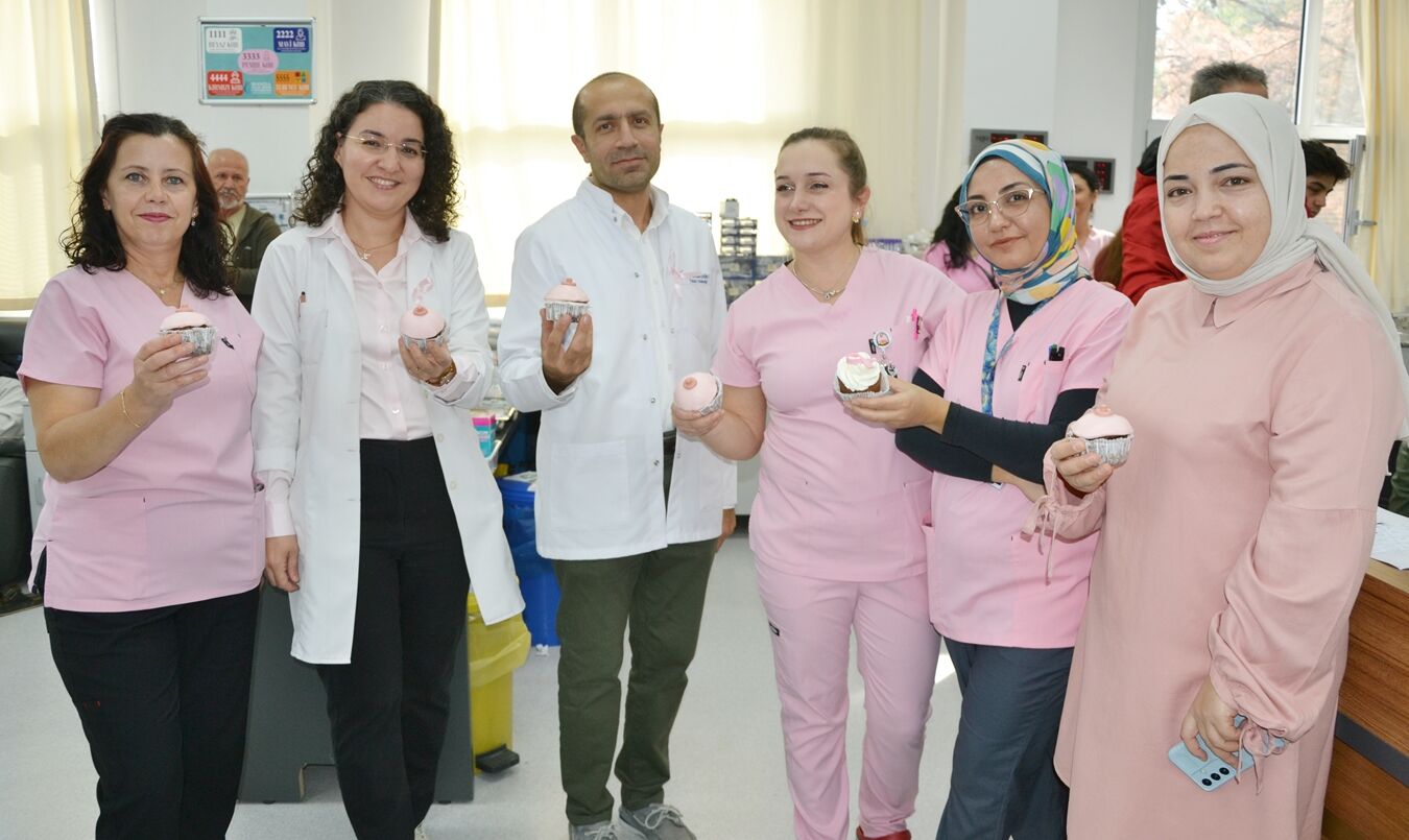 Manisa’da Kanser Hastalarına Müzikle Moral Verdiler (1)