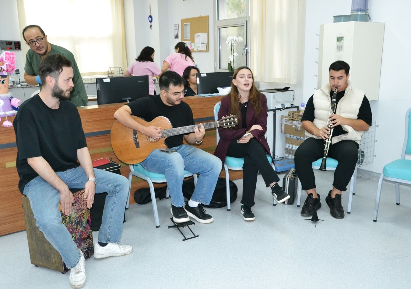 Manisa’da Kanser Hastalarına Müzikle Moral Verdiler (10)
