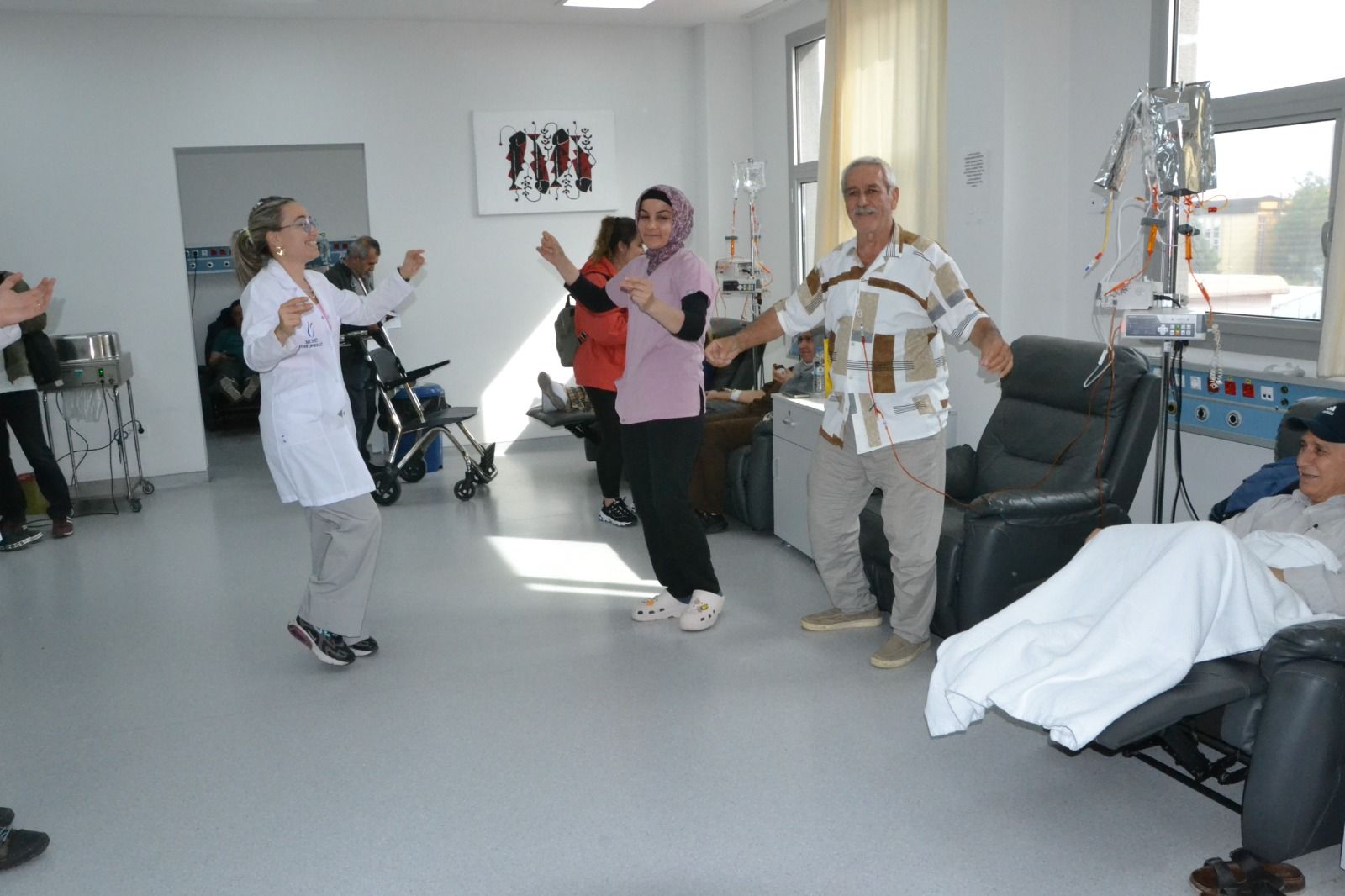 Manisa’da Kanser Hastalarına Müzikle Moral Verdiler (2)
