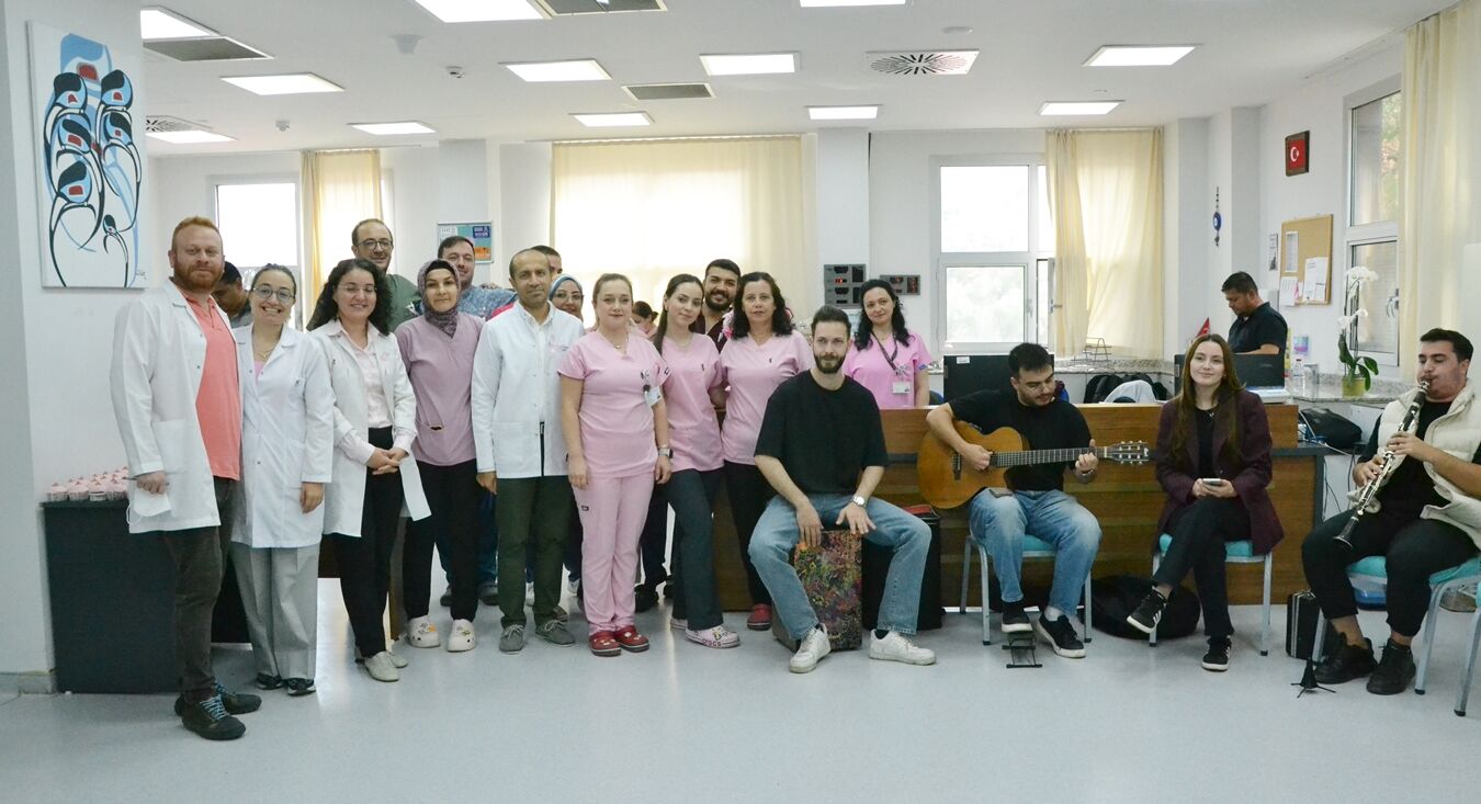 Manisa’da Kanser Hastalarına Müzikle Moral Verdiler (5)