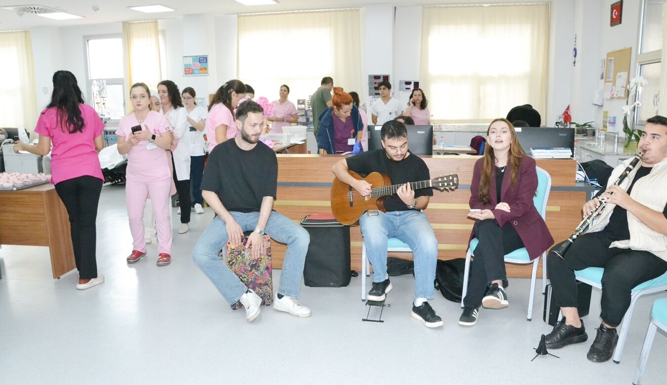Manisa’da Kanser Hastalarına Müzikle Moral Verdiler (7)