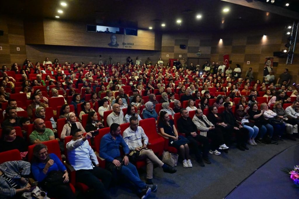 # Manisa’da Neşet Ertaş Türkülerle Anıldı (2)