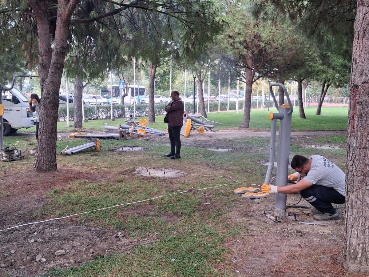 Manisa'da Parklar Yenileniyor, Spor Alanları Taşınıyor (3)
